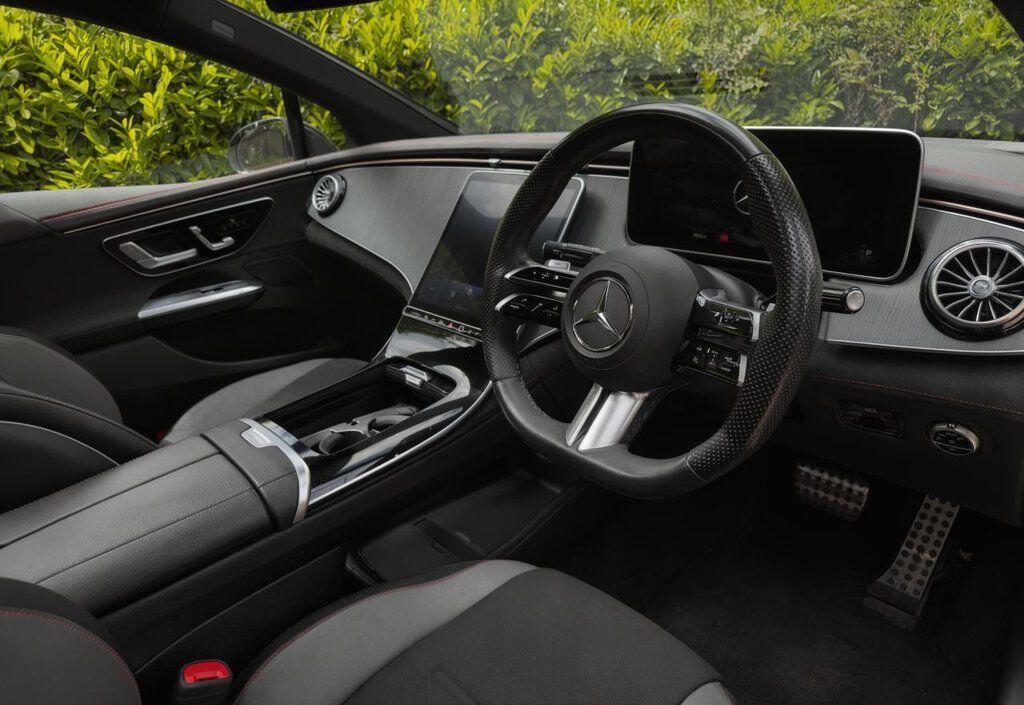 Mercedes-Benz 300 view 10