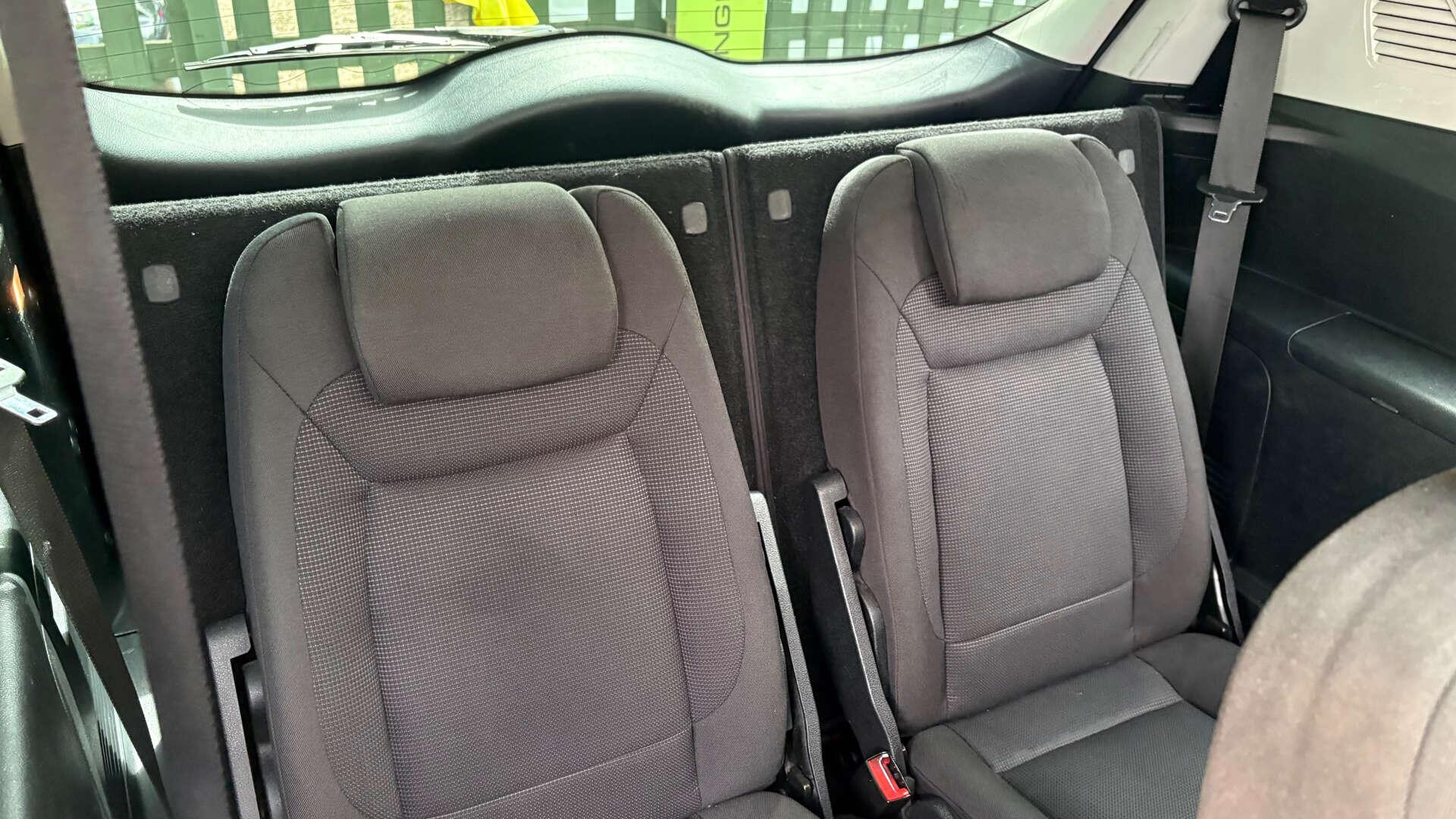 Ford S-Max view 11