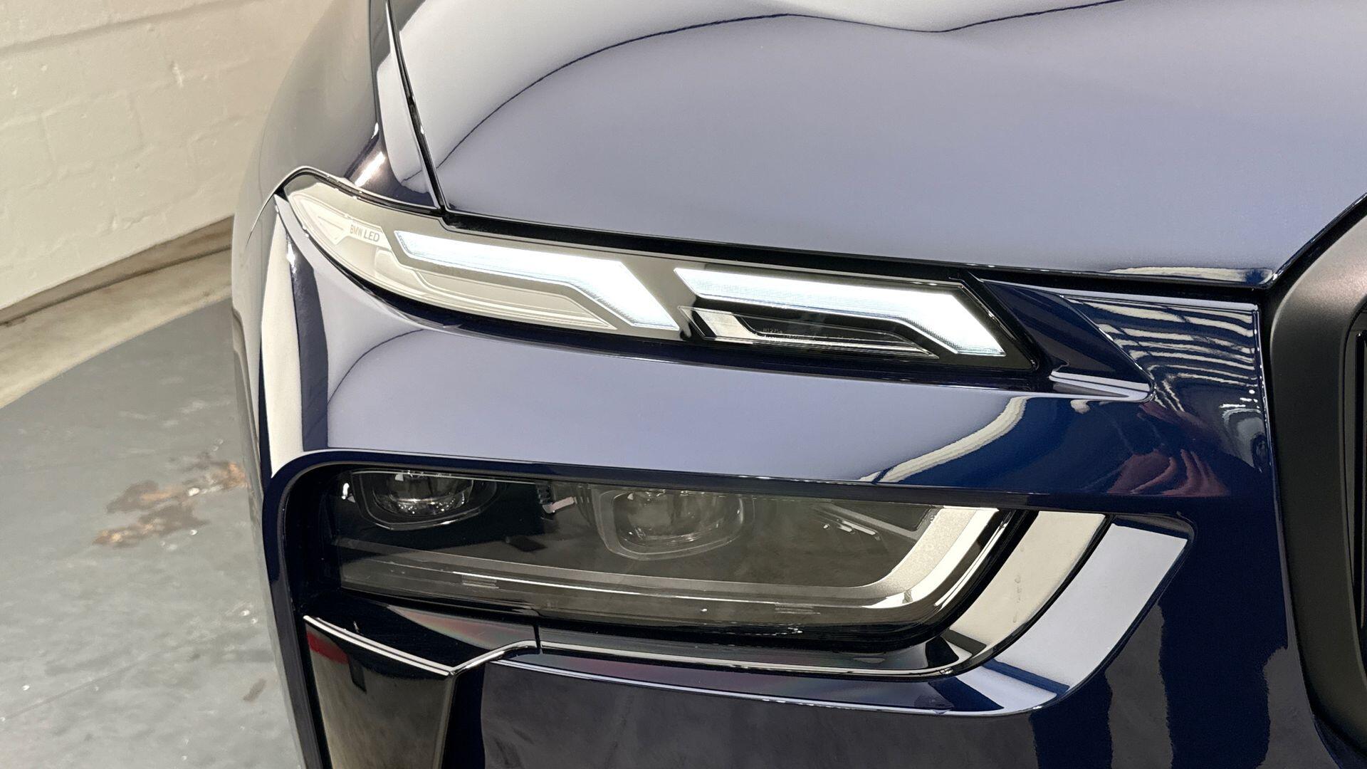 BMW X7 view 23