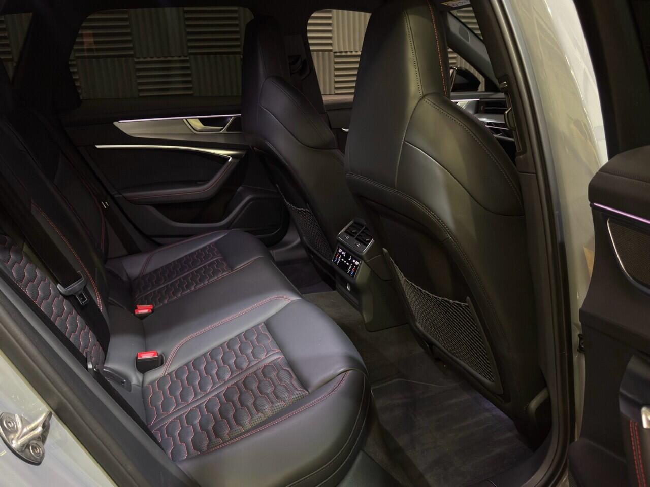 Audi RS6 Avant view 18