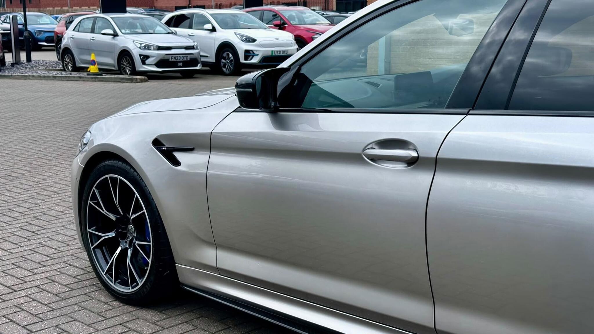 BMW M5 view 22