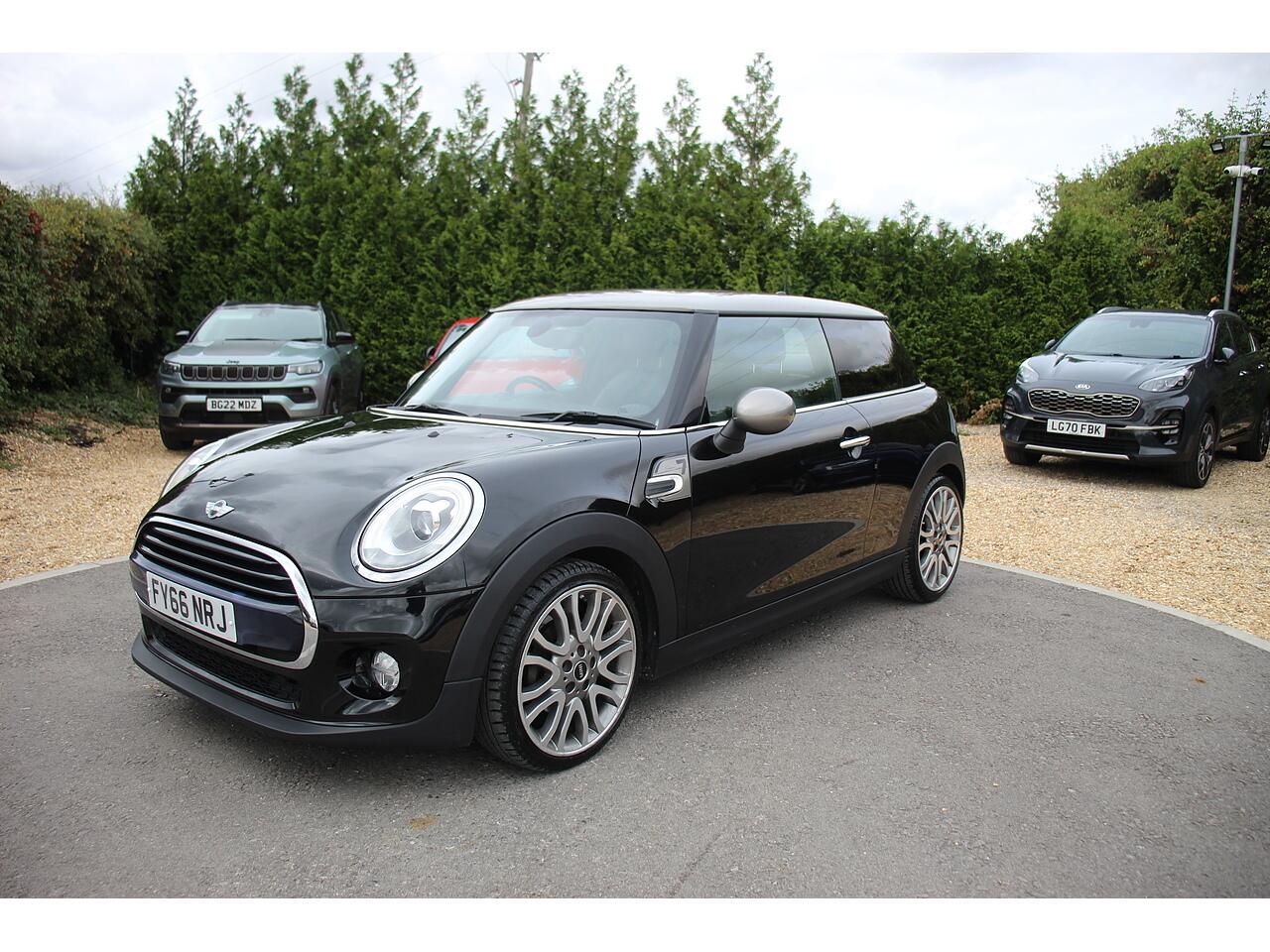 Mini Hatch view 5