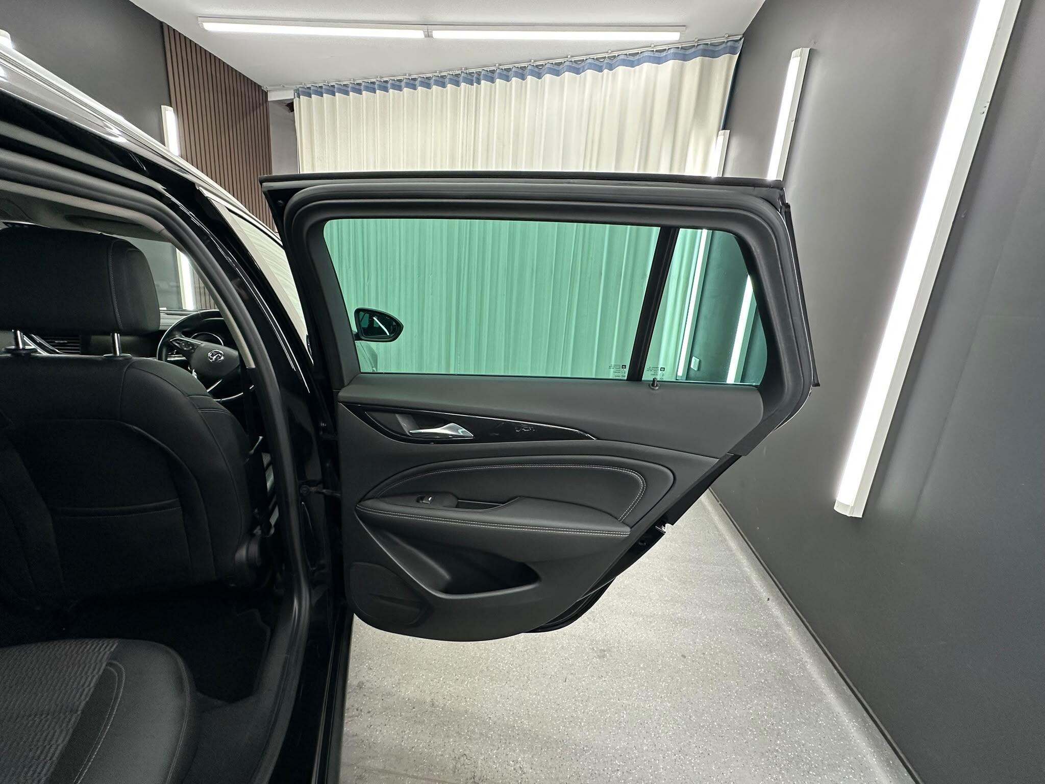 Vauxhall Insignia view 15