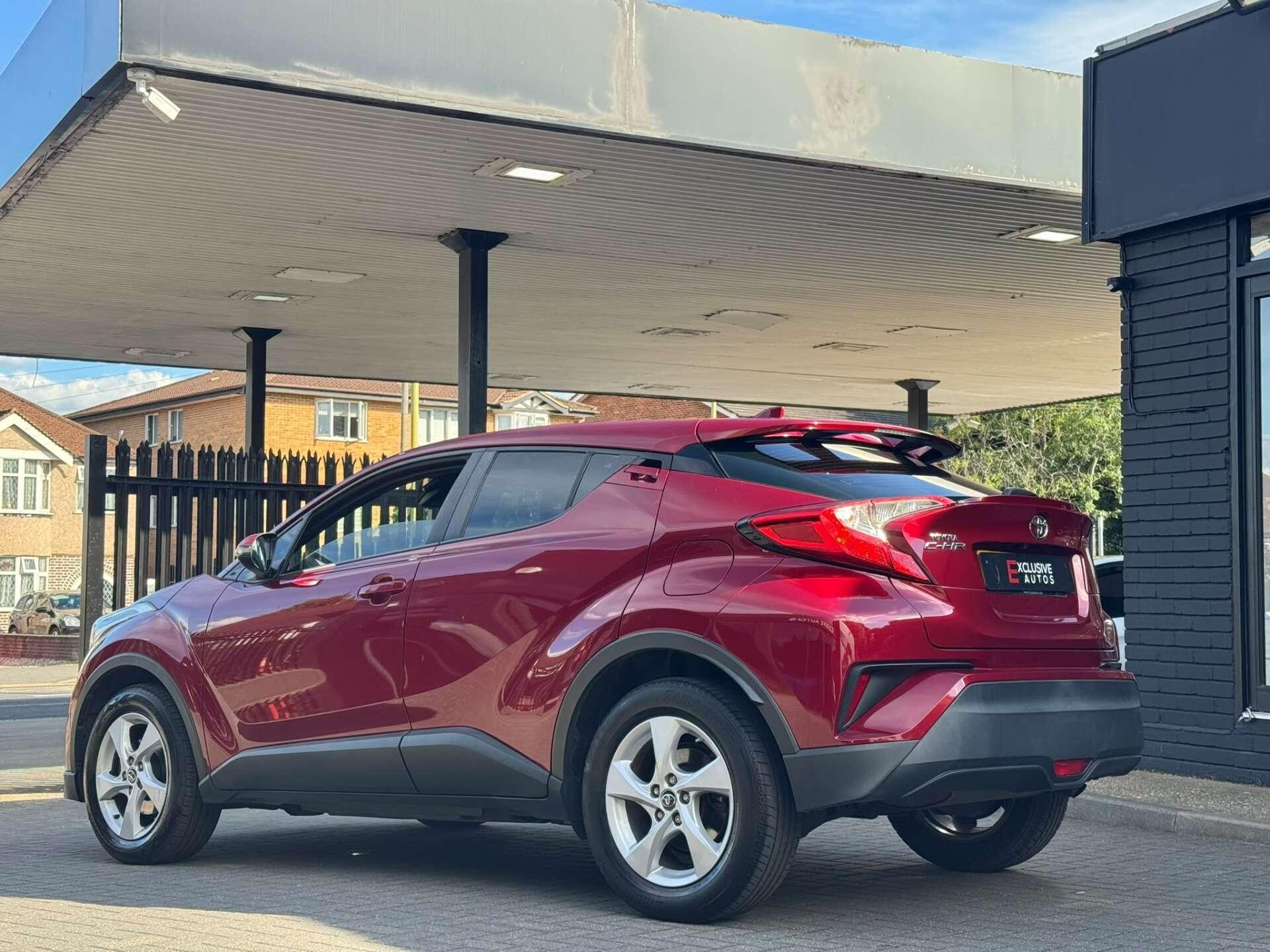 Toyota C-HR view 8