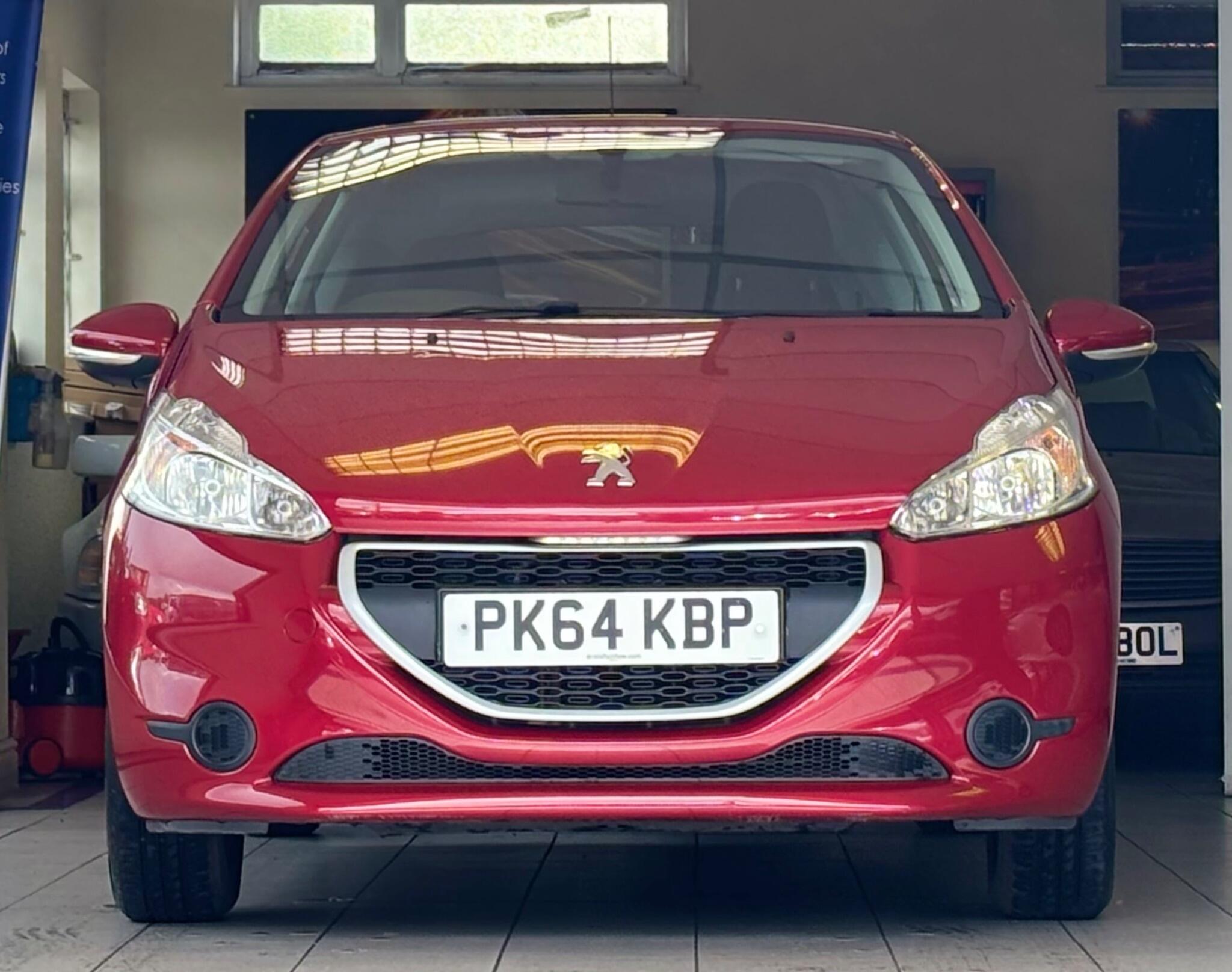 Peugeot 208 view 2