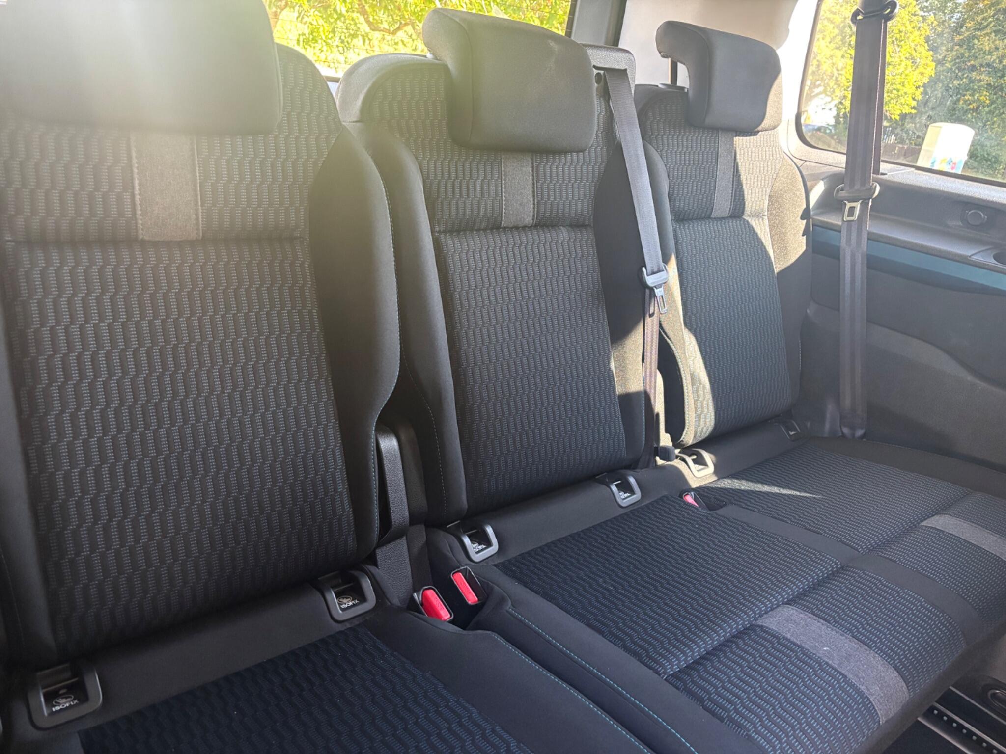 Peugeot Traveller view 17