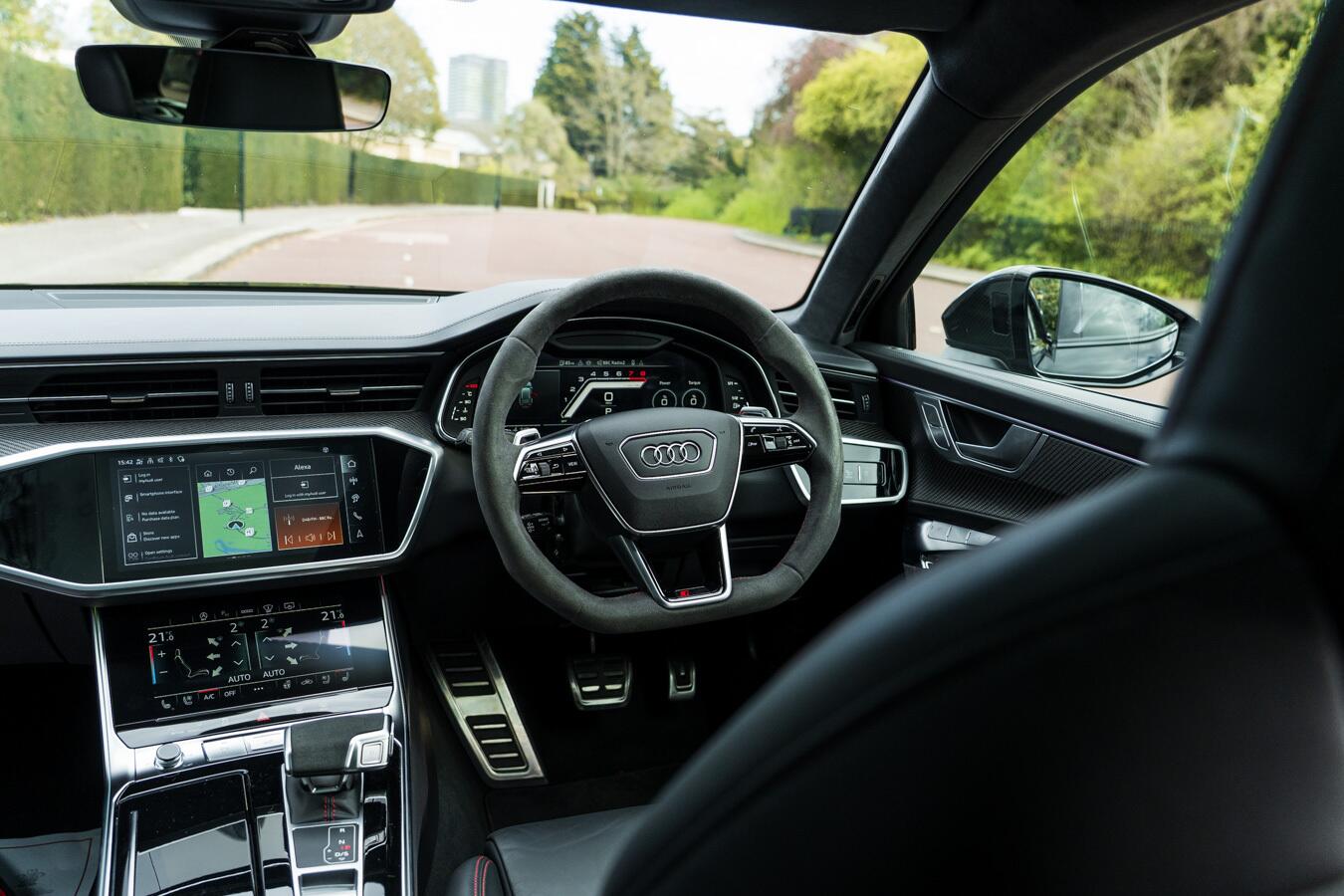 Audi RS6 Avant view 32