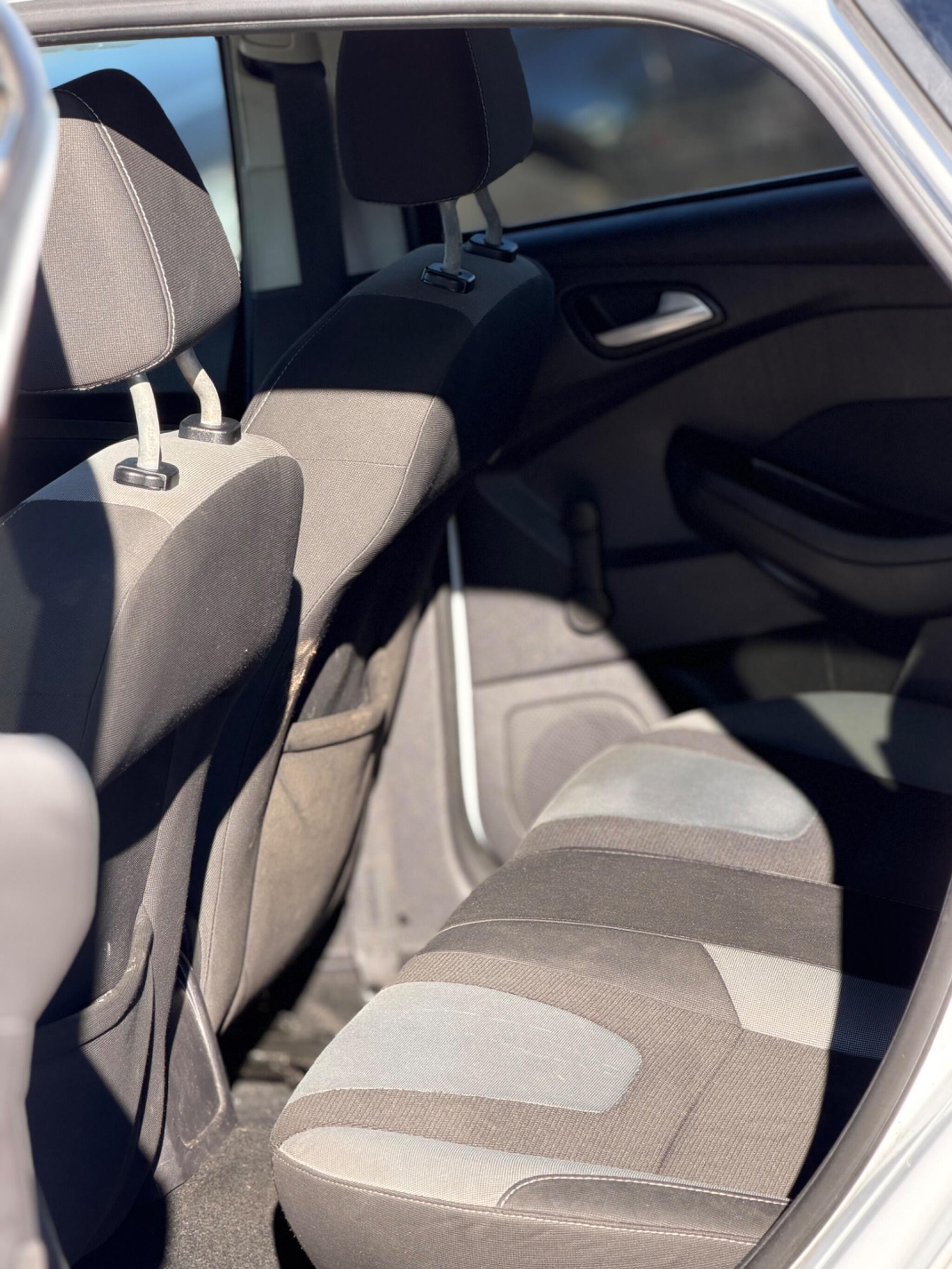 2013 Ford Focus 1.6 TDCi Zetec Euro 5 (s/s) 5dr image 18