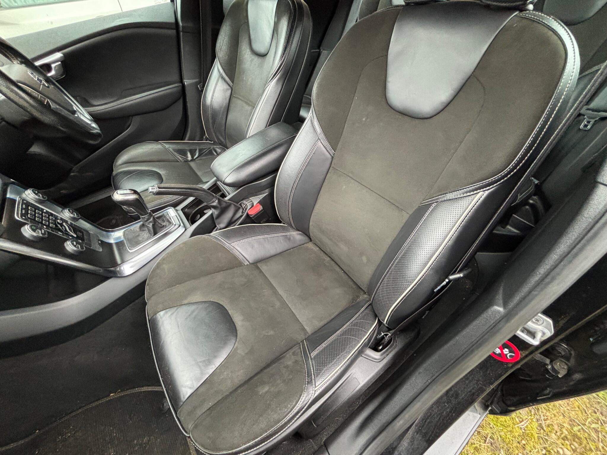 Volvo V40 view 20