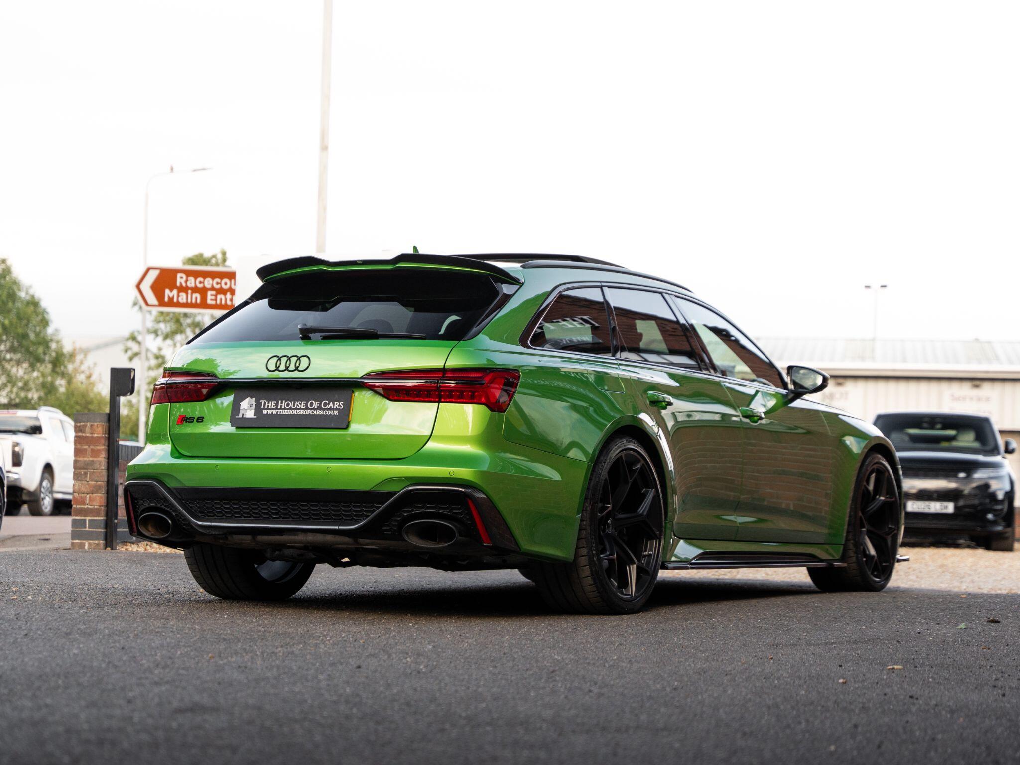 Audi RS6 Avant view 16