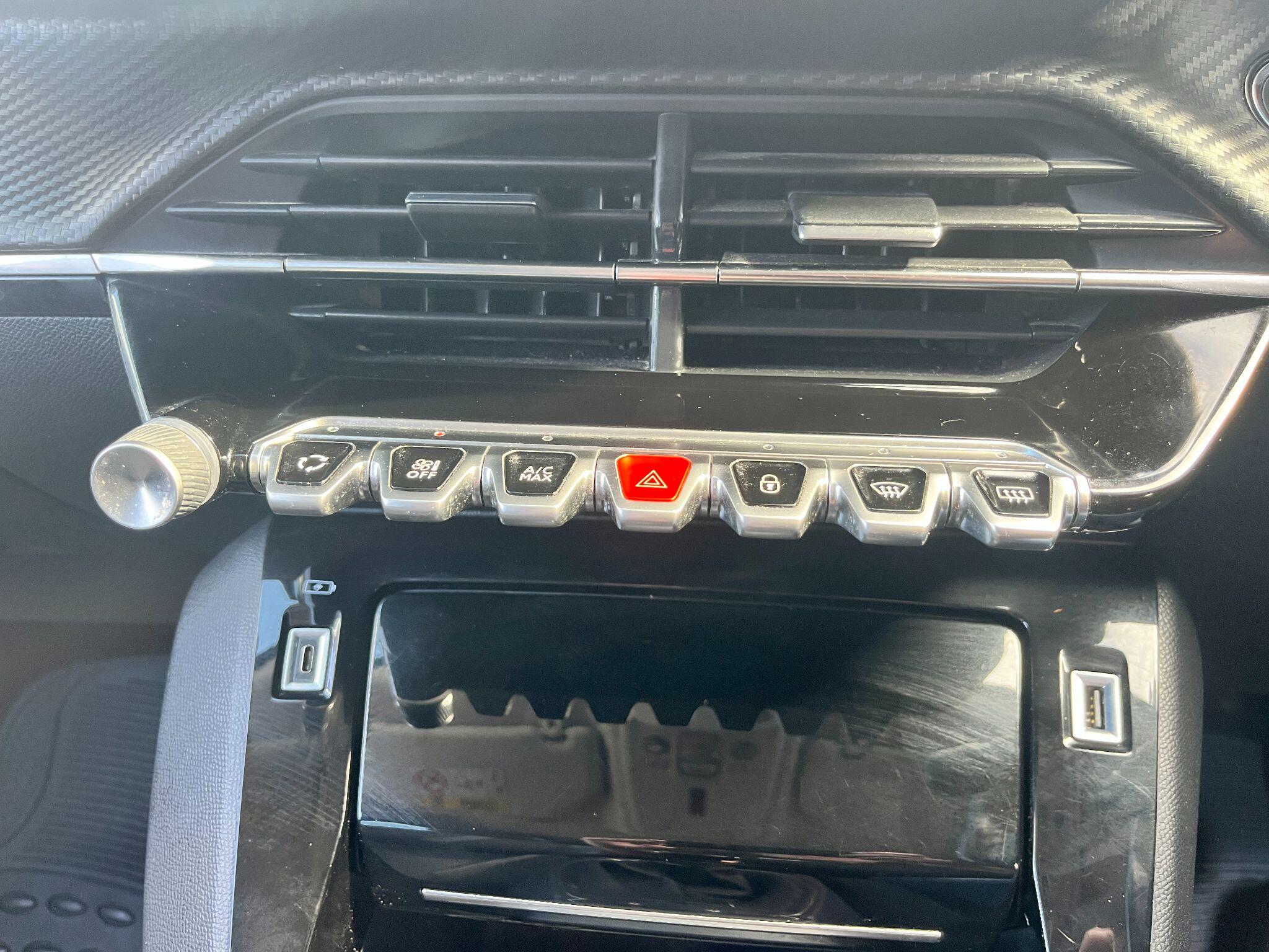 Peugeot 2008 view 18