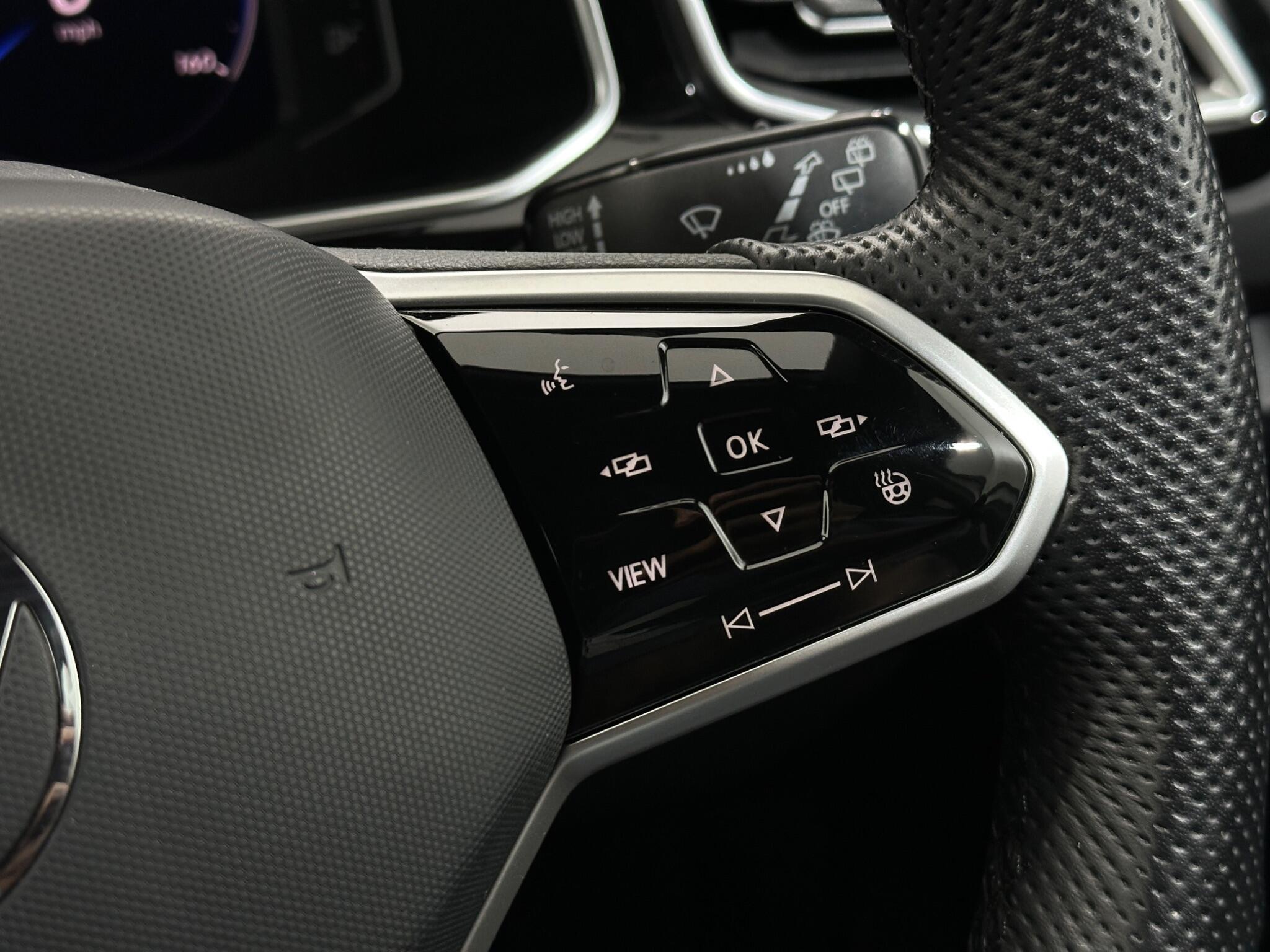 Volkswagen T-Roc view 16