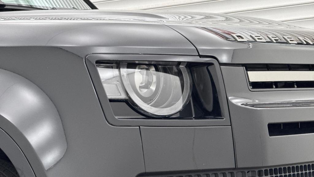 Land Rover Defender view 17