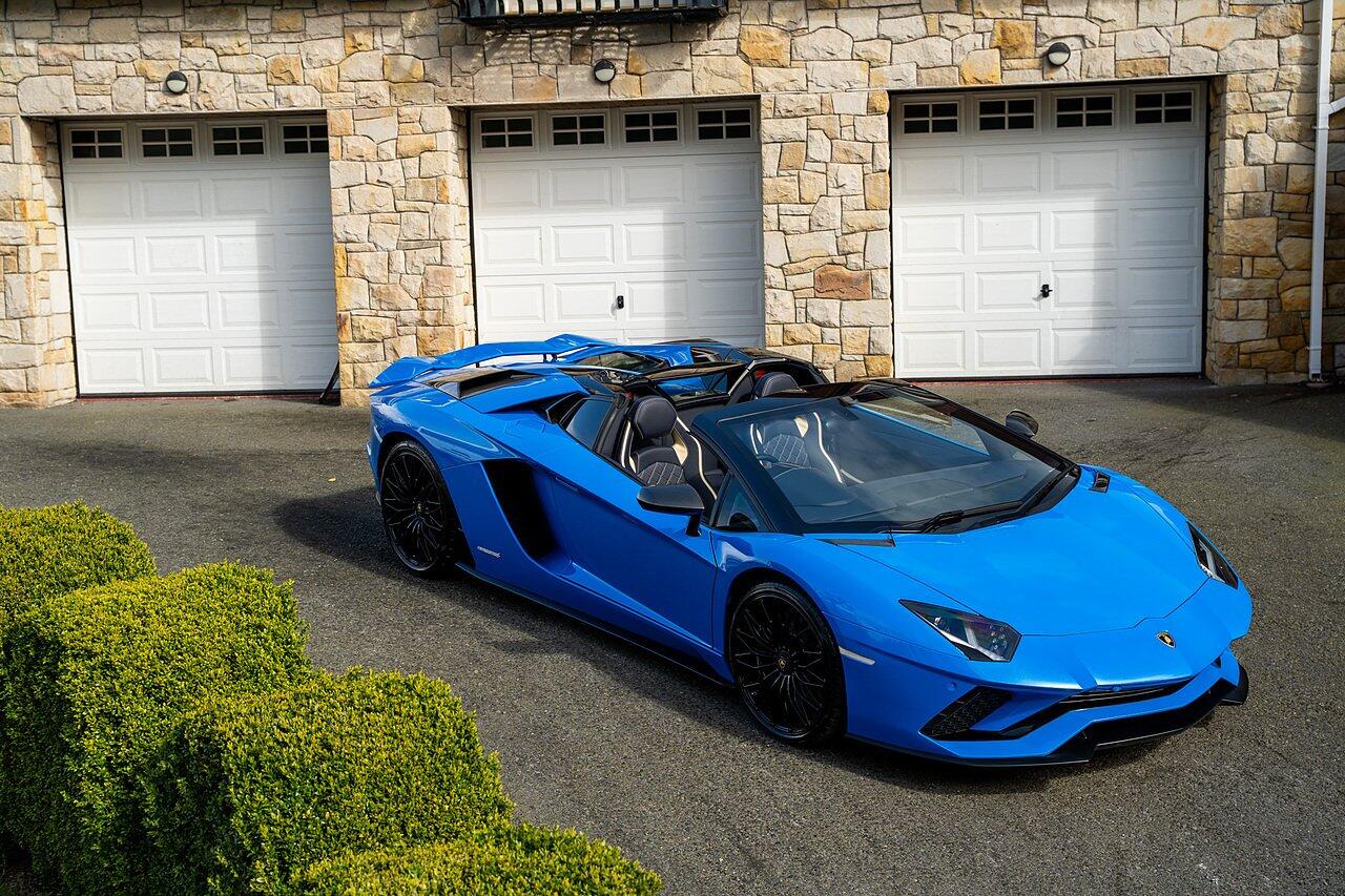 Lamborghini Aventador view 96