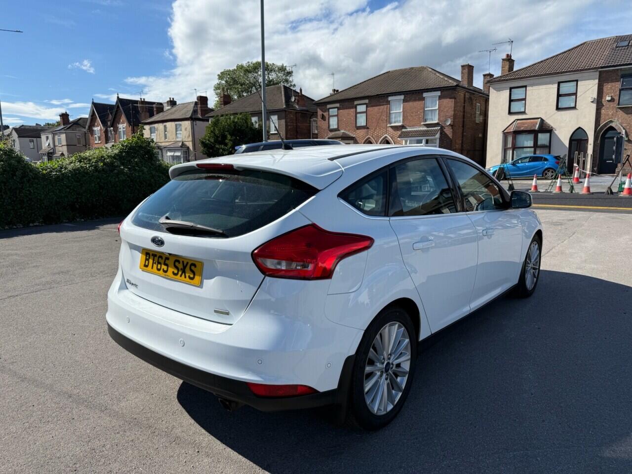 Ford Focus view 5