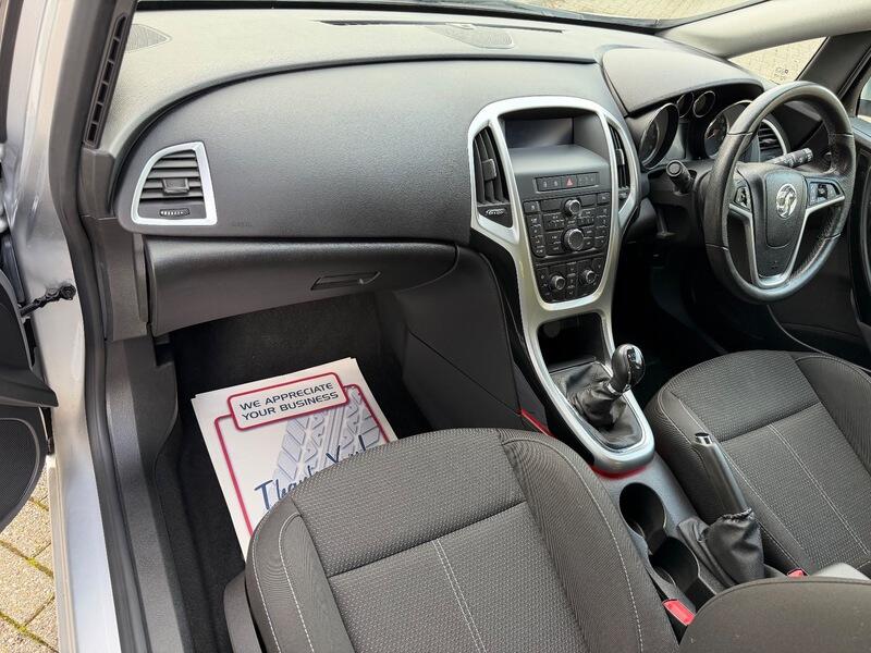 2015 Vauxhall Astra 1.4i SRi Euro 6 5dr • 24,139 miles image 11