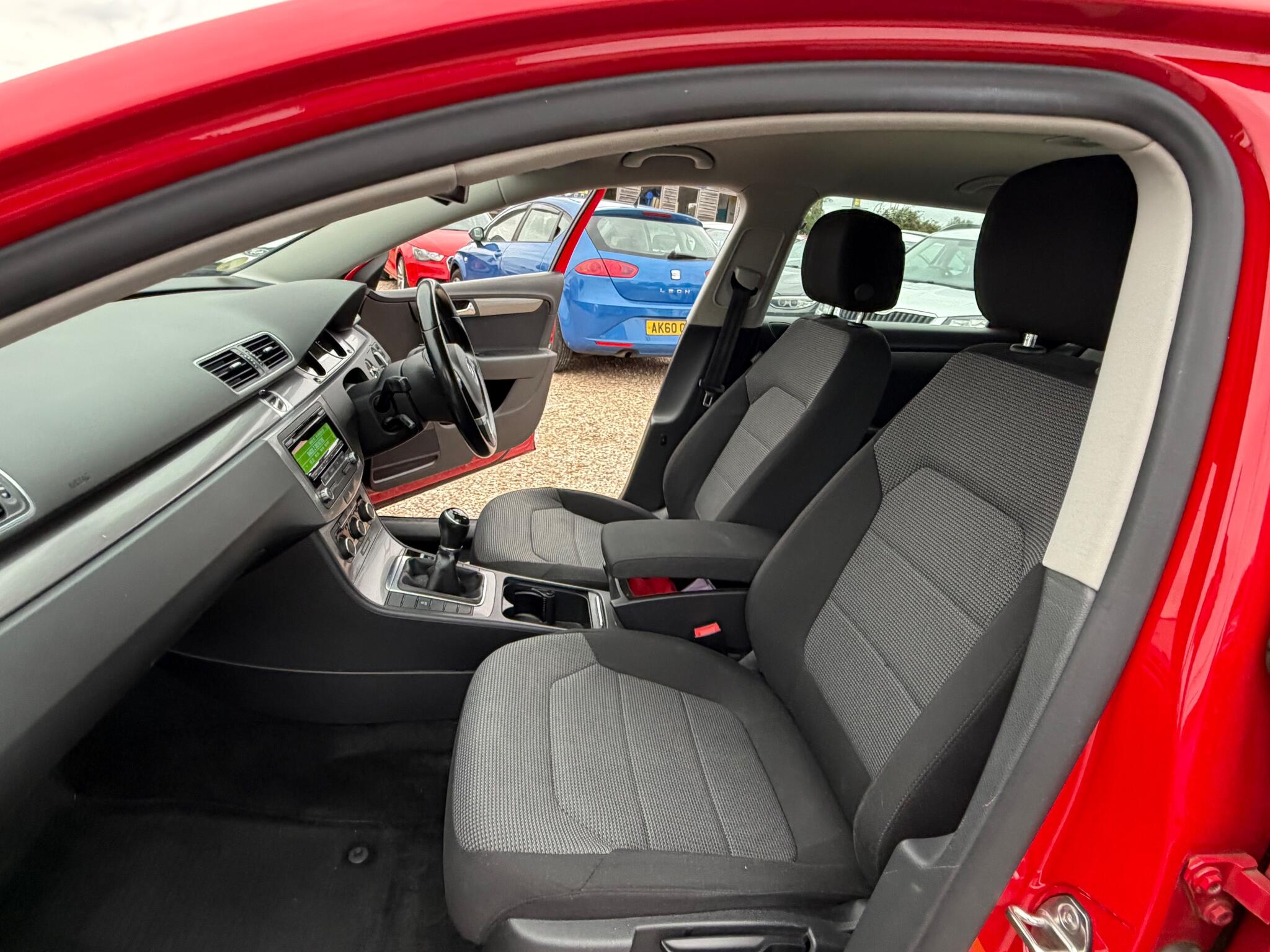 Volkswagen Passat view 12