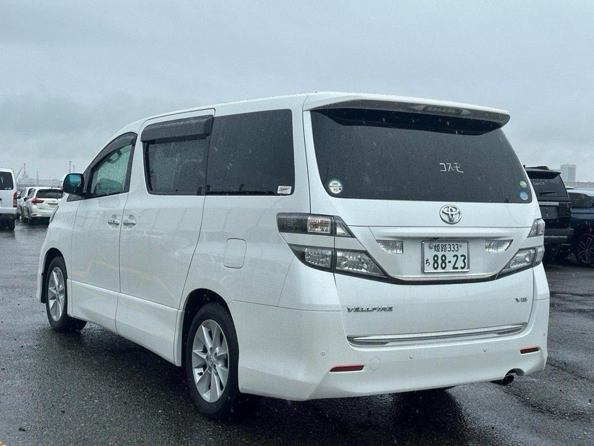 Toyota Vellfire view 4