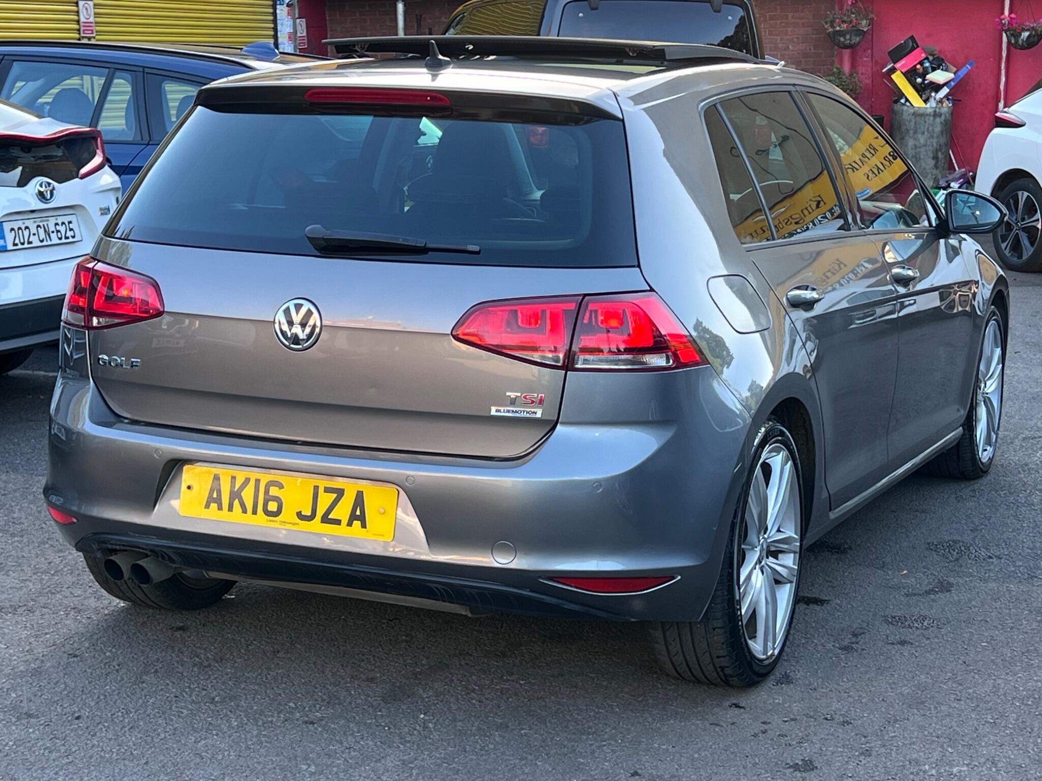 Volkswagen Golf view 11