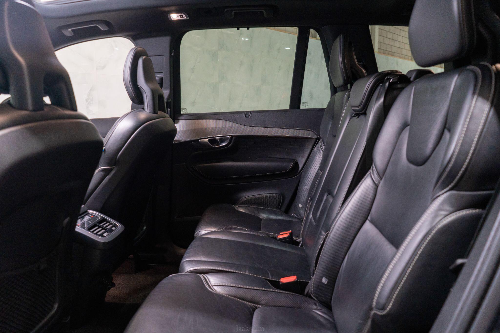 Volvo XC90 view 18