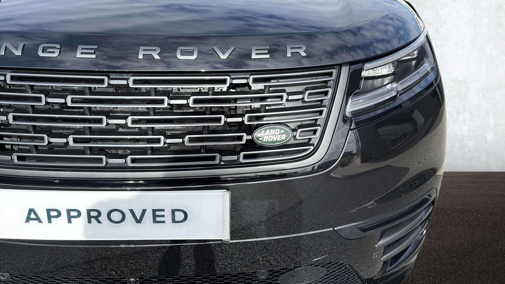 Land Rover Range Rover Velar view 21