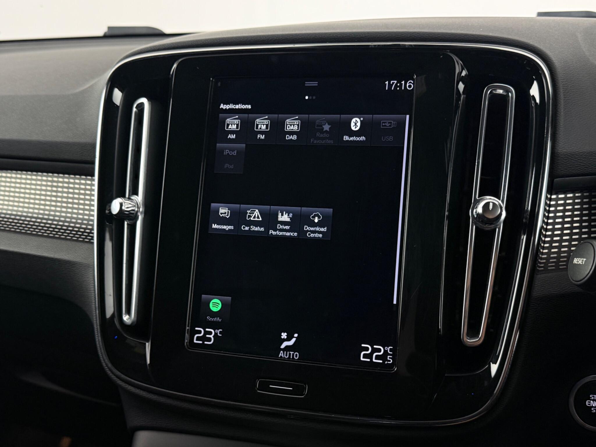 Volvo XC40 view 24