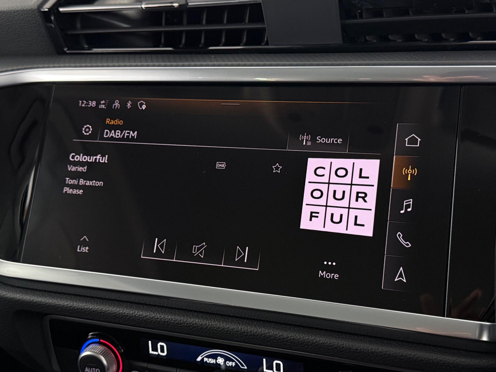 Audi Q3 view 21