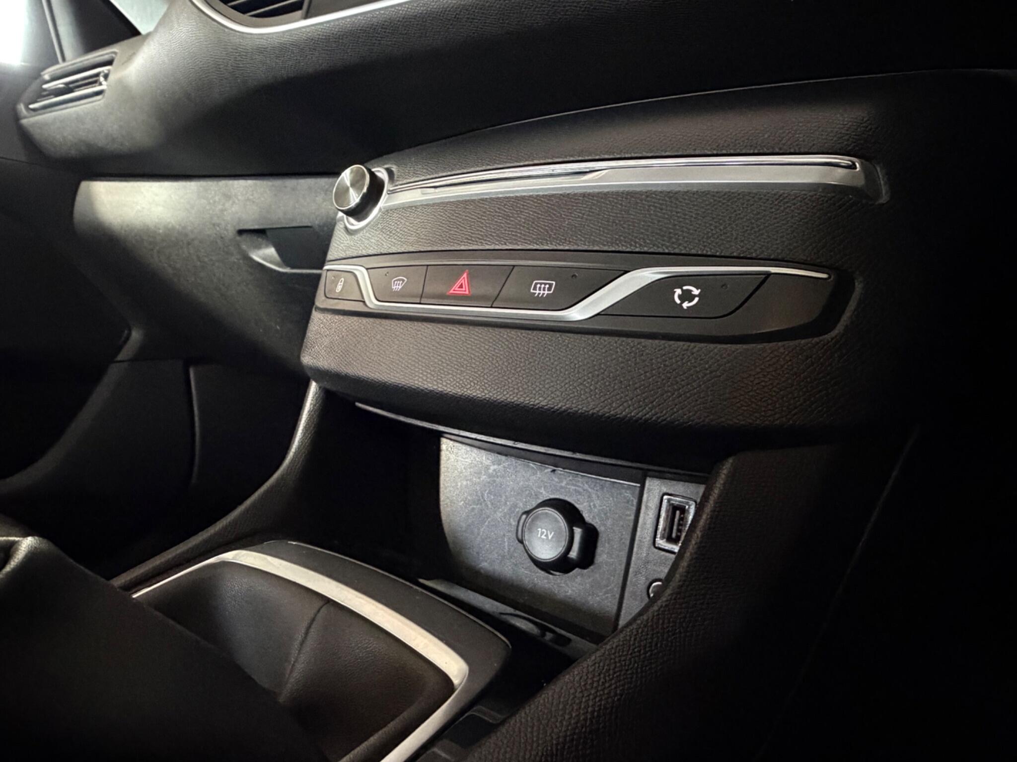 Peugeot 308 SW view 11