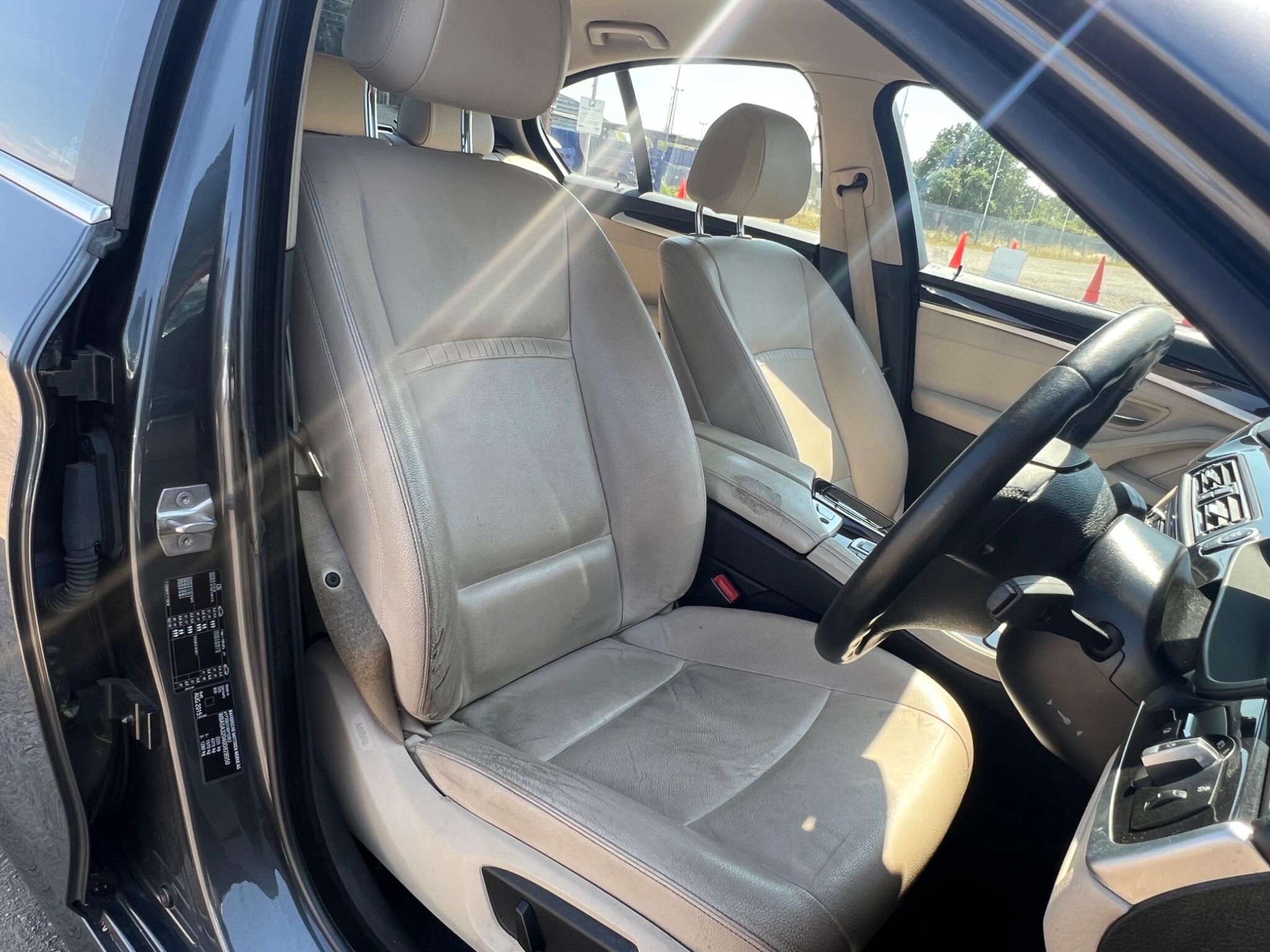BMW 5 Series view 18