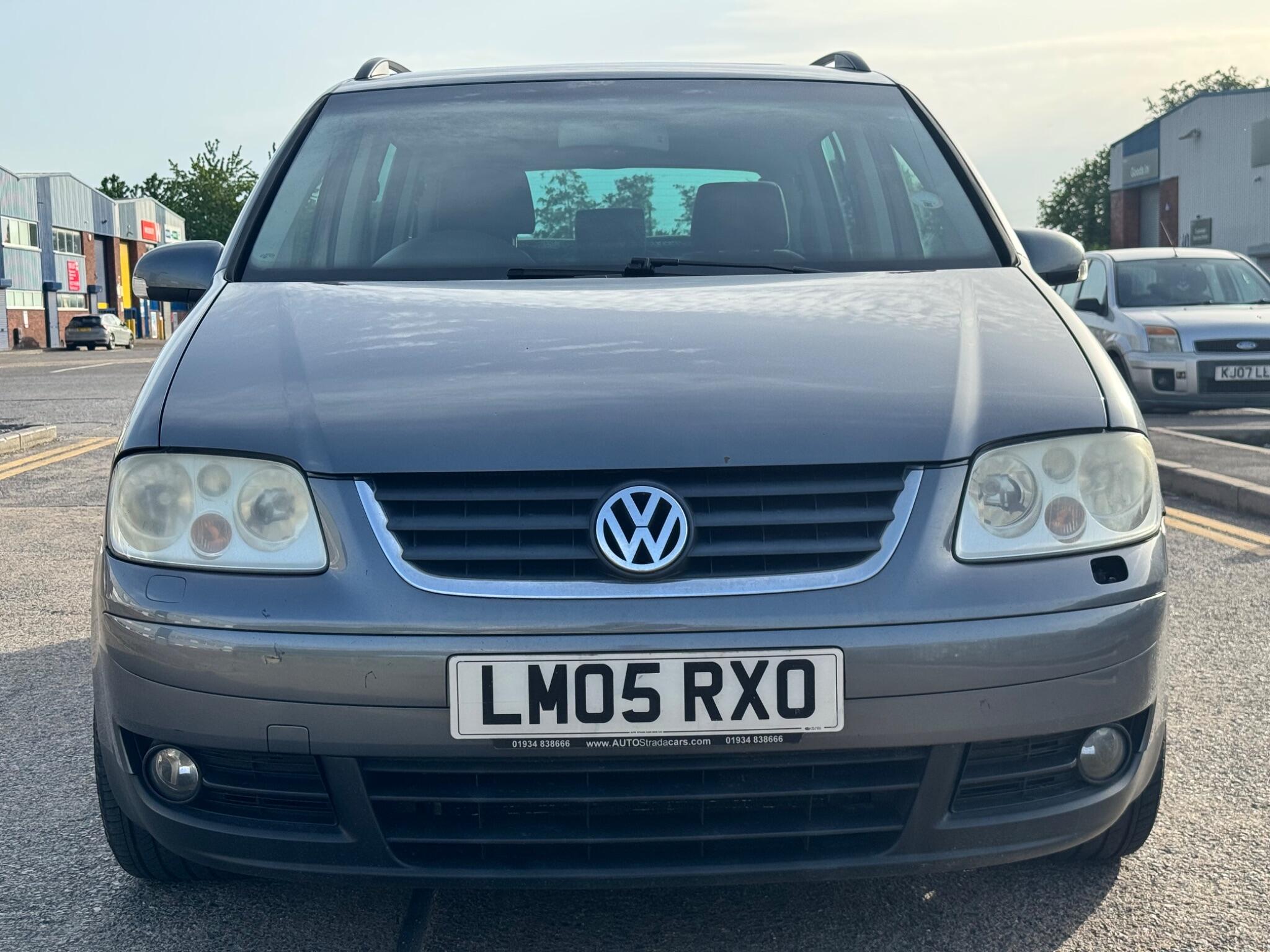 Volkswagen Touran view 6