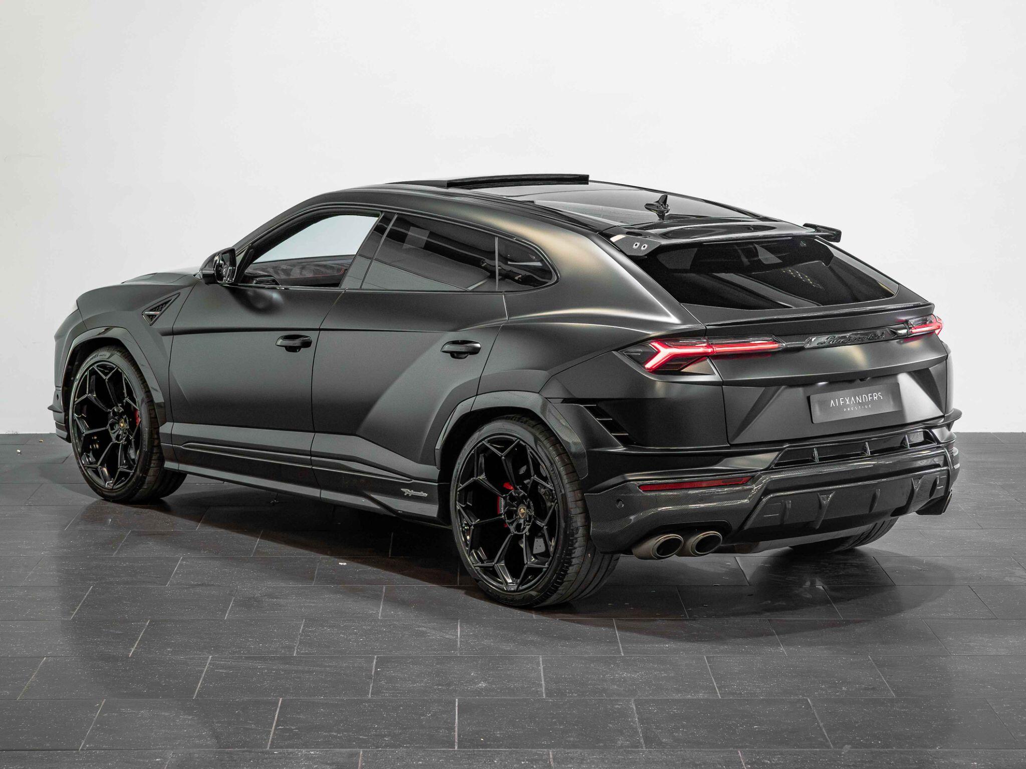 Lamborghini Urus view 5