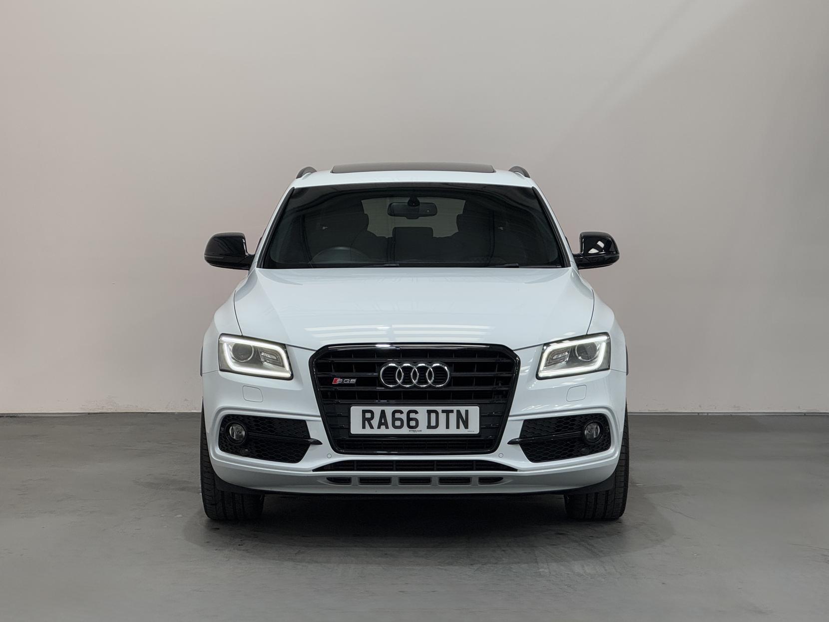 Audi SQ5 view 4