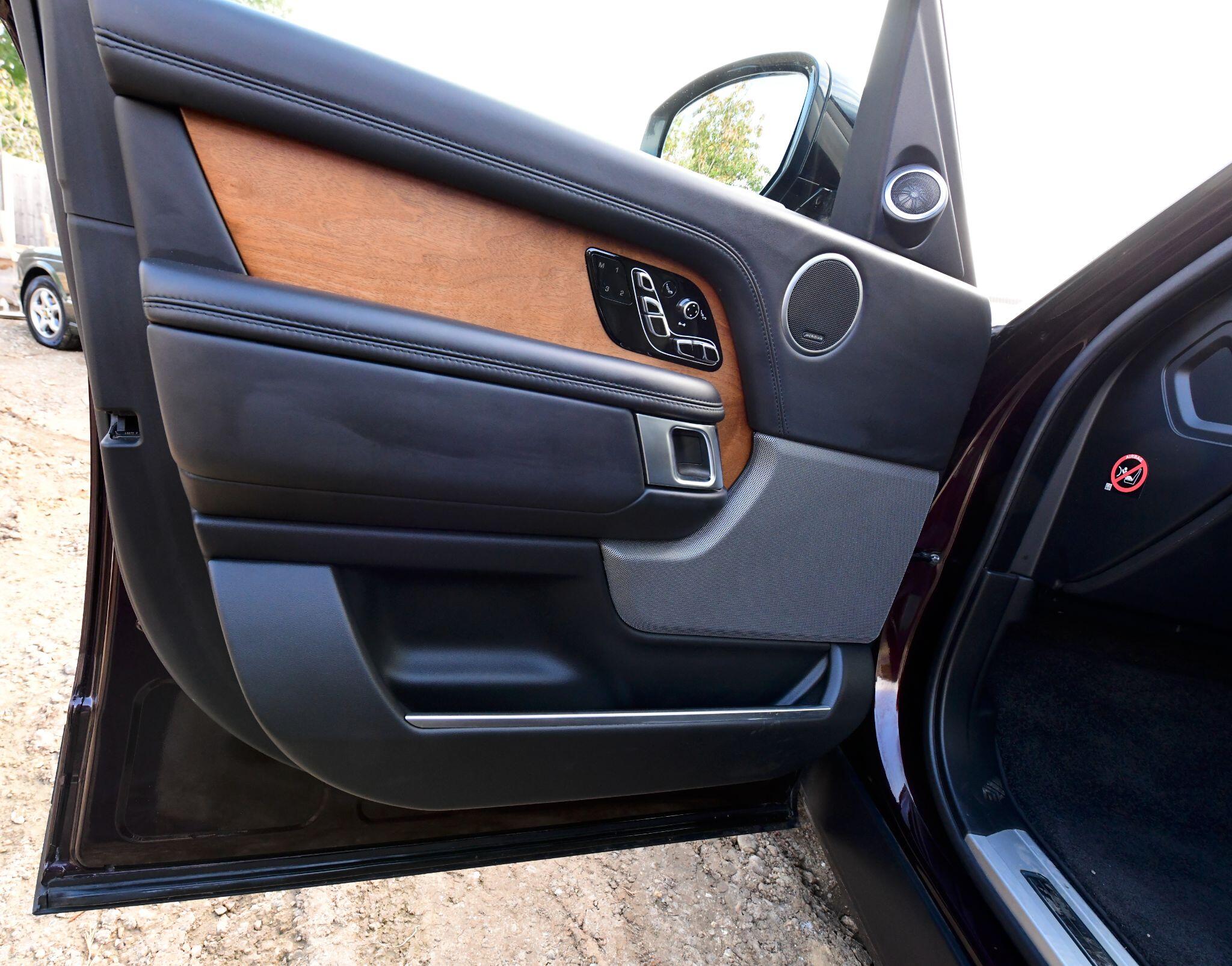 Land Rover Range Rover view 47