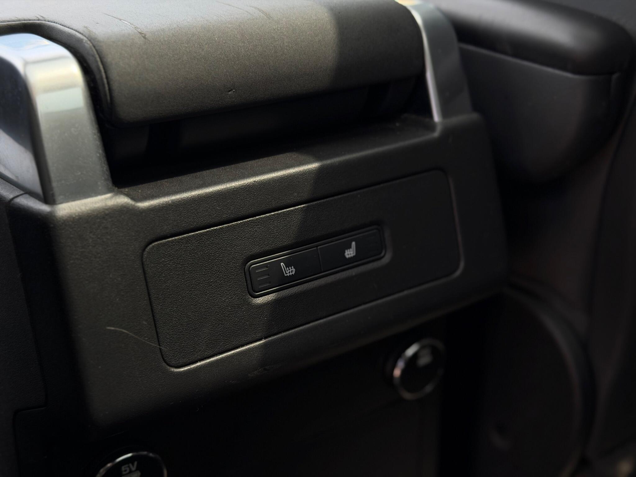 Land Rover Discovery view 26