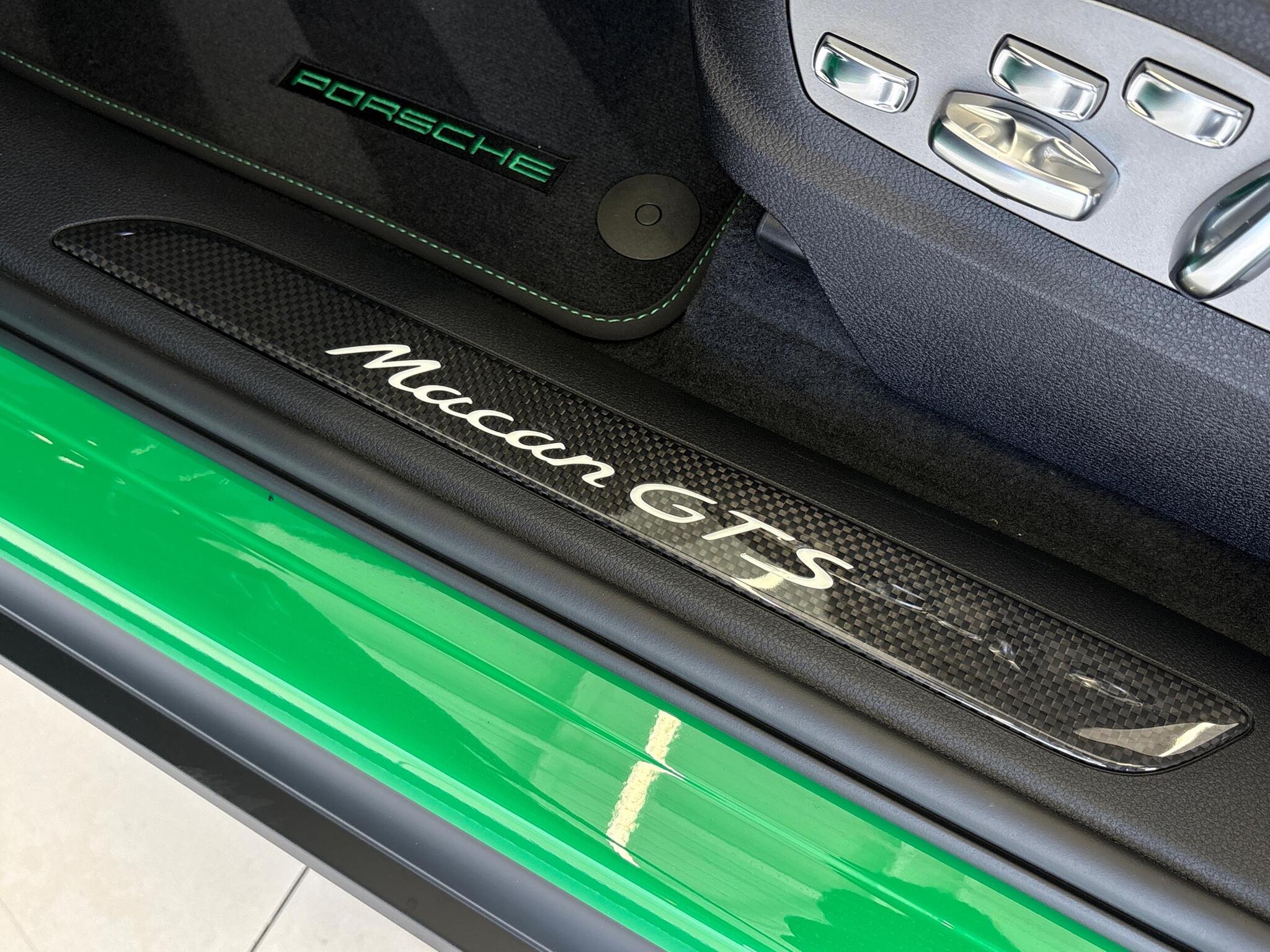 Porsche Macan view 30