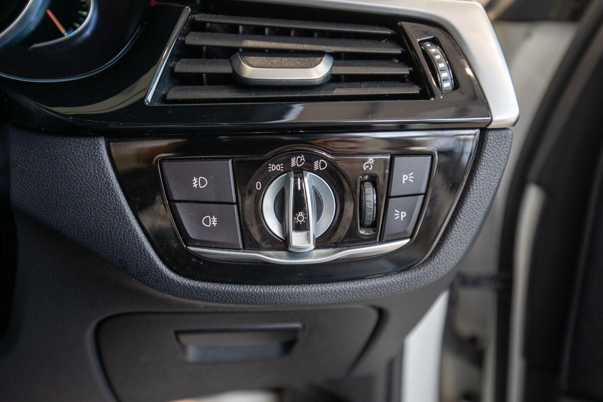 BMW 5 Series view 16