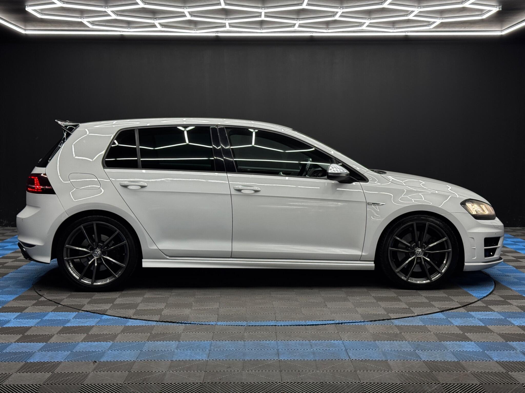 Volkswagen Golf view 4