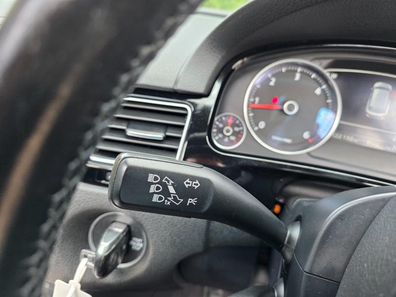 2015 Volkswagen Touareg image 48