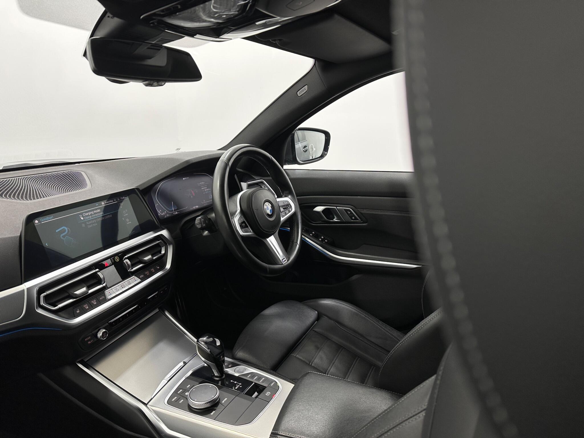 BMW 3 Series view 30