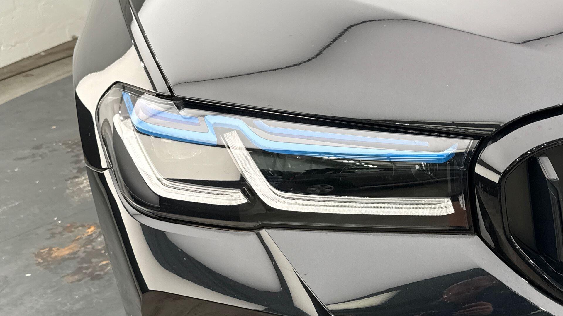 BMW 5 Series view 24