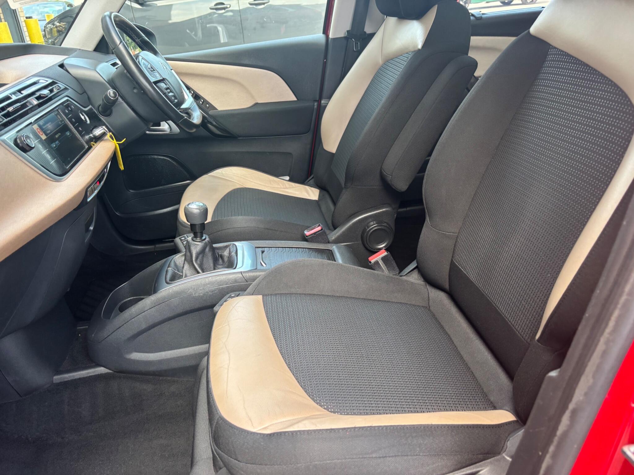 Citroen C4 Picasso view 28