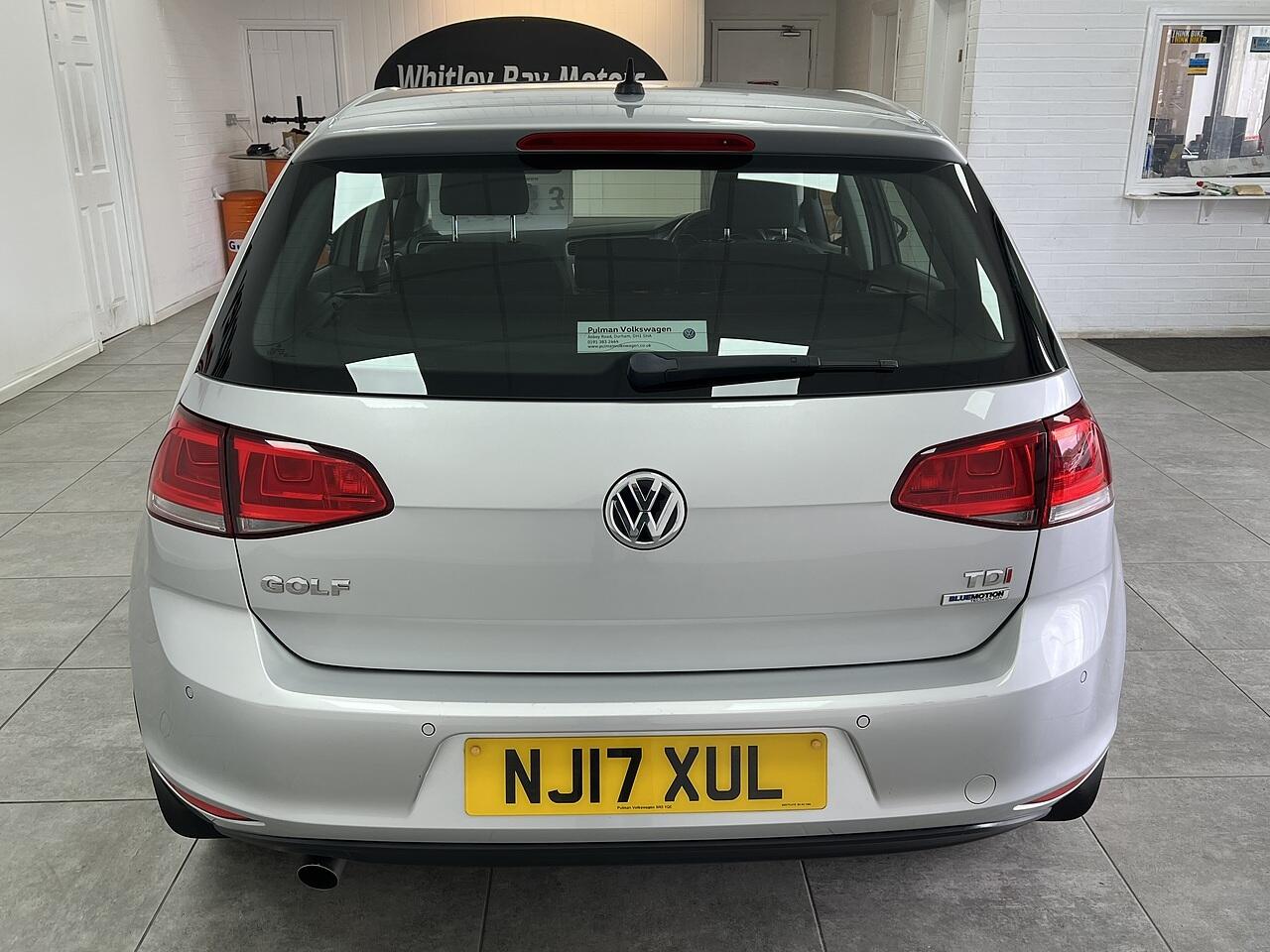 Volkswagen Golf view 3