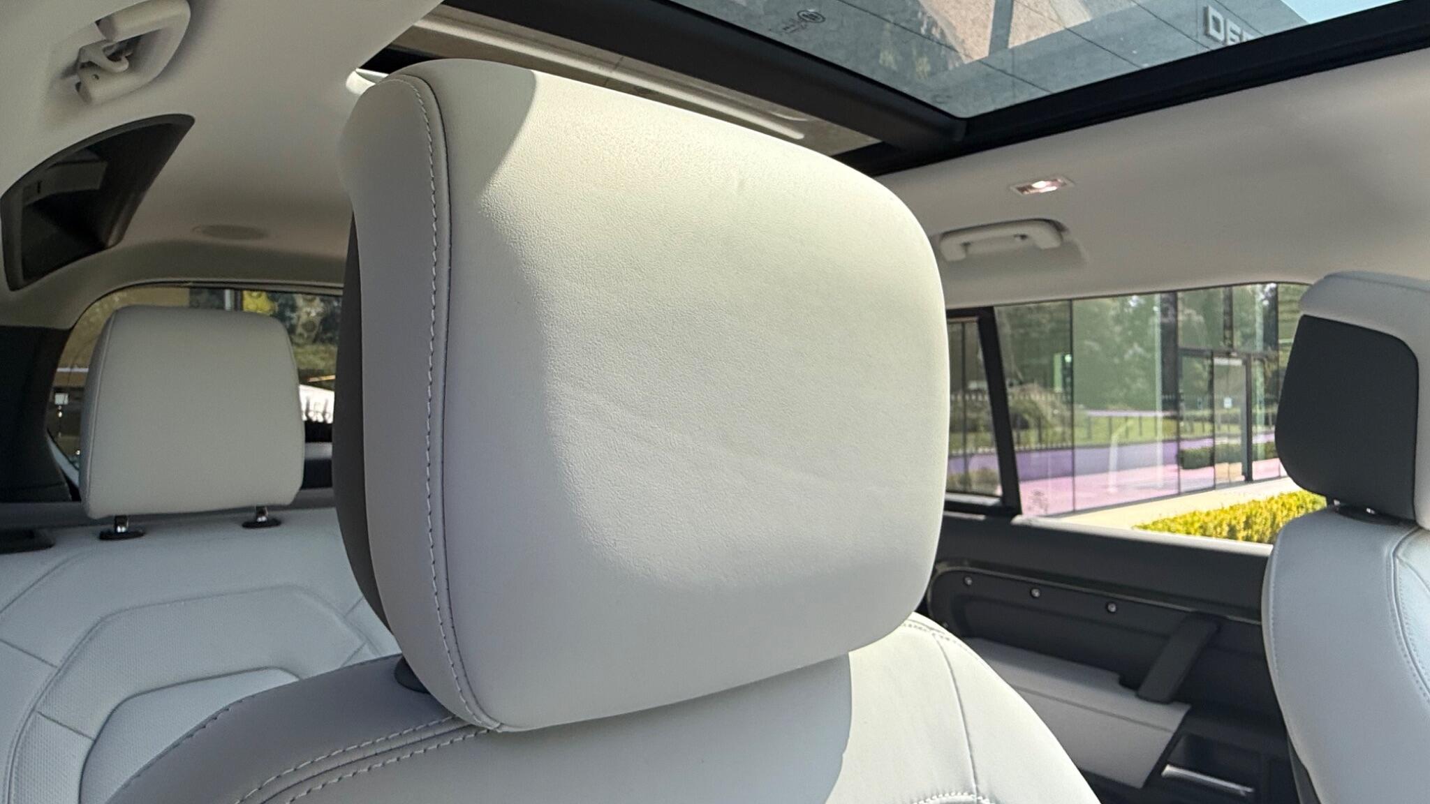 Land Rover Defender view 20