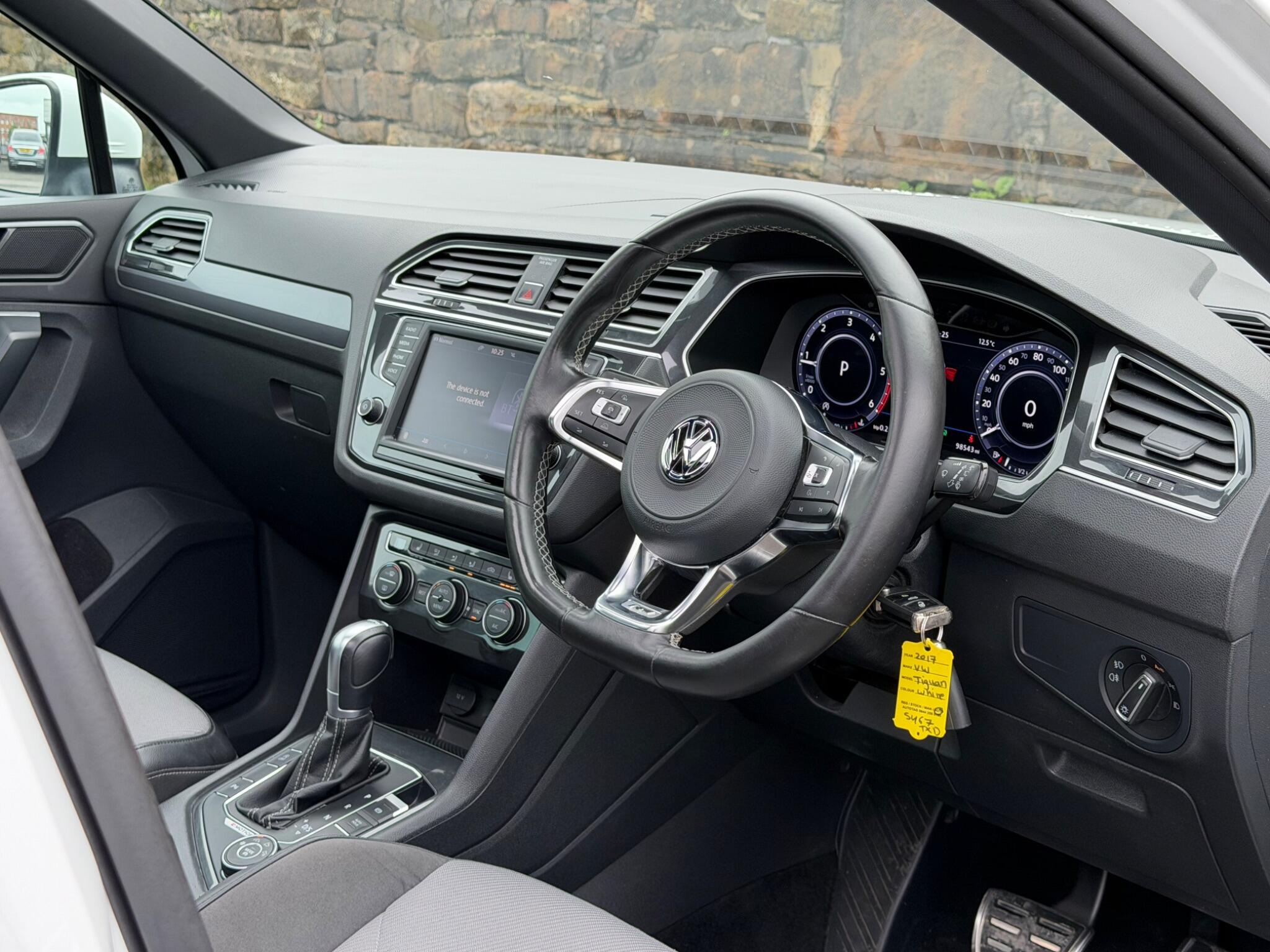 Volkswagen Tiguan view 13