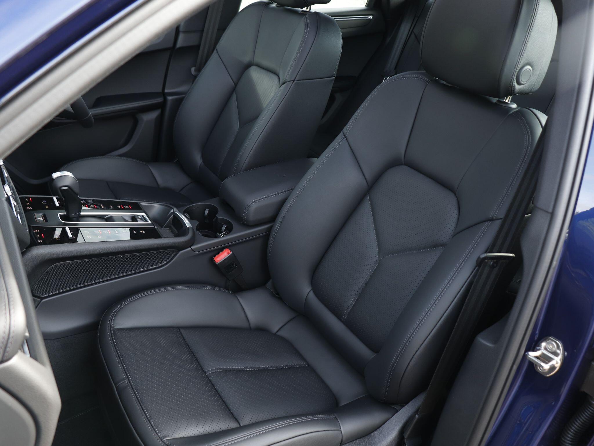 Porsche Macan view 23