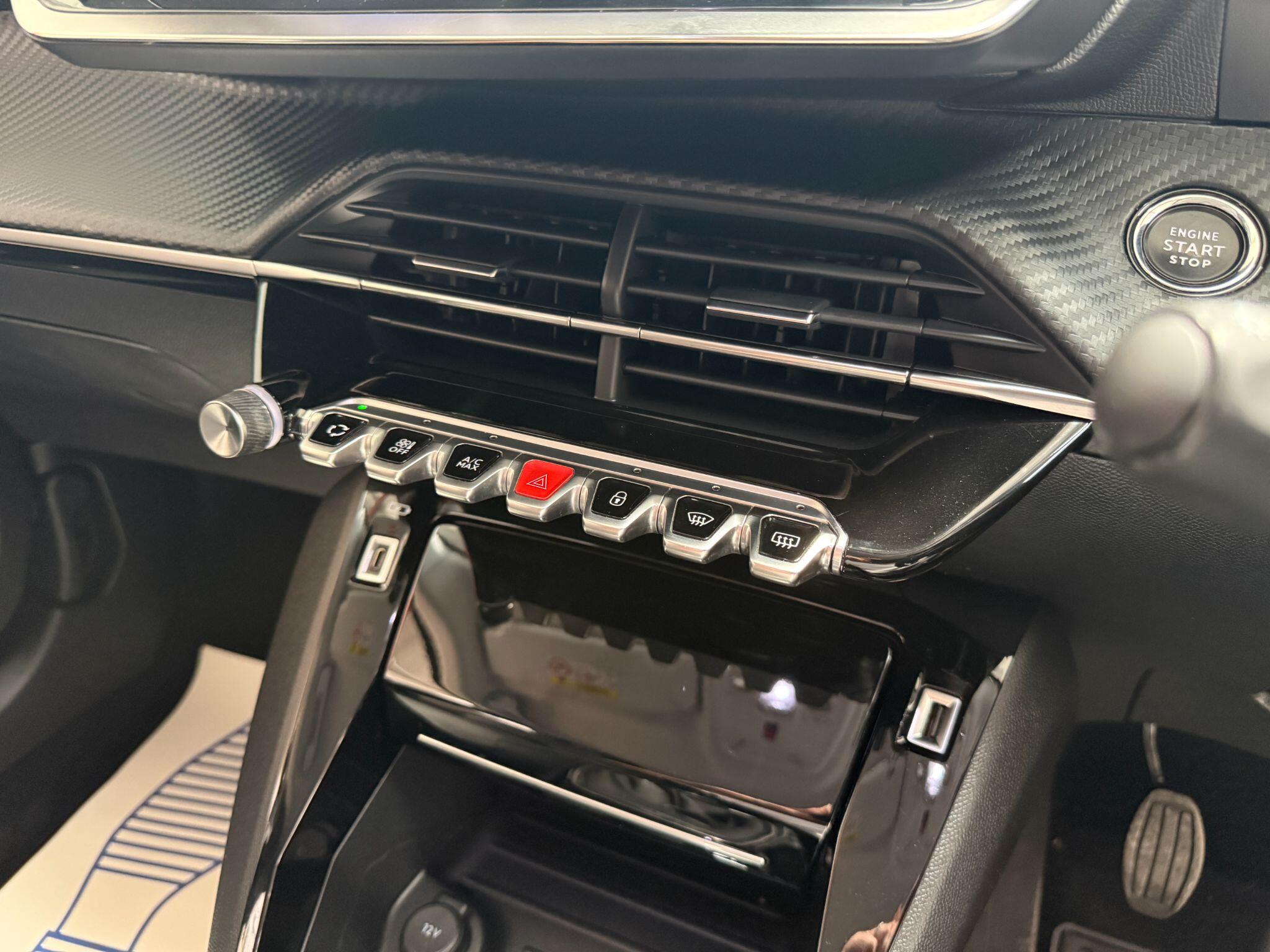 Peugeot 2008 view 8