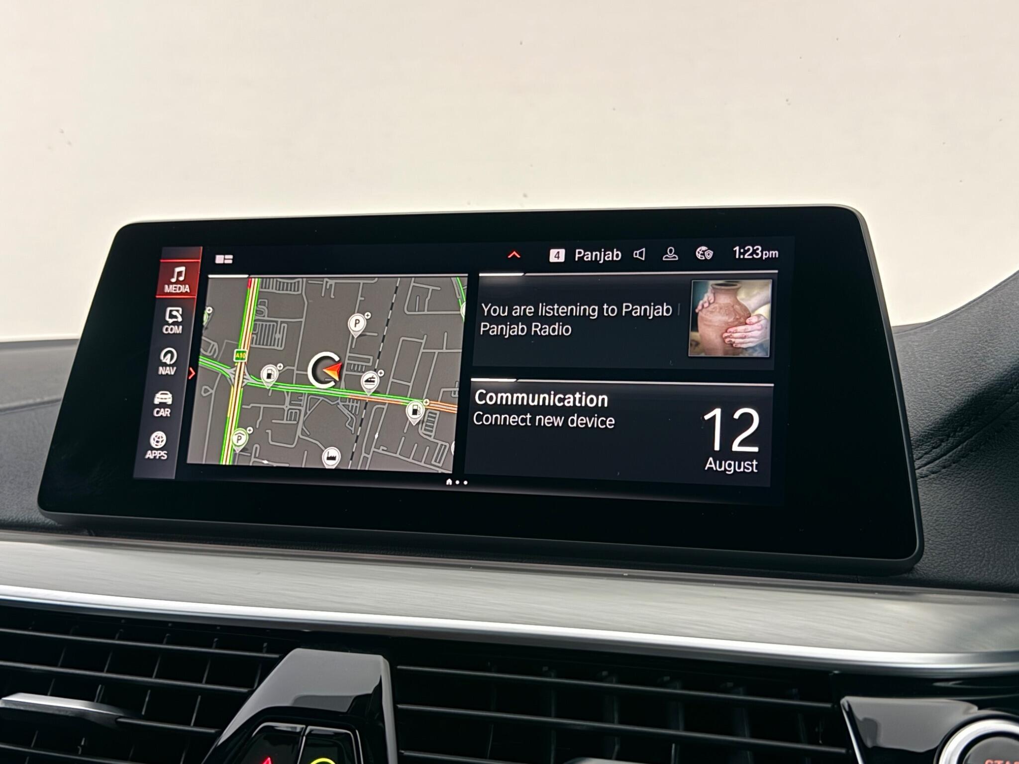 BMW 5 Series view 26