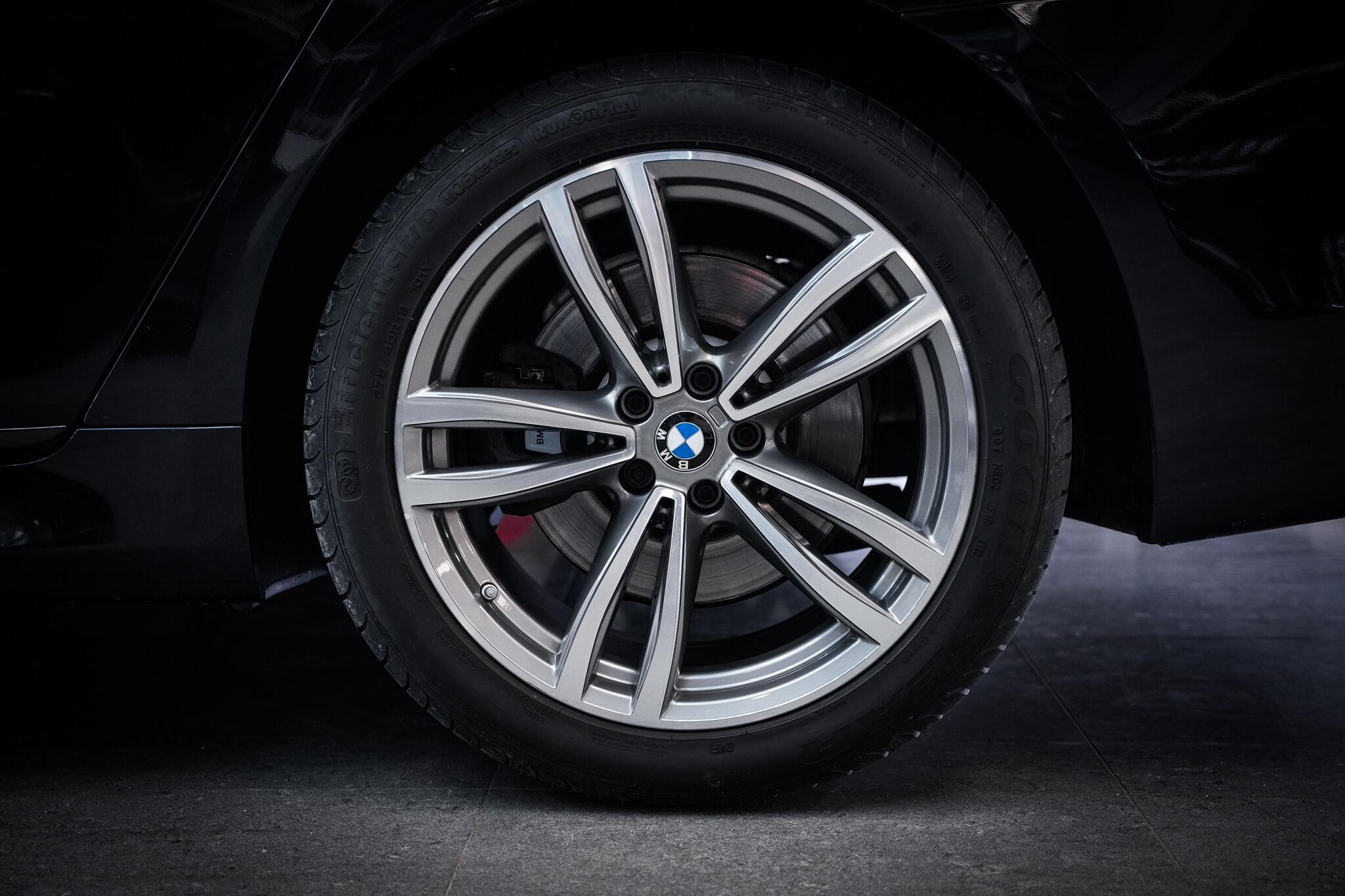 BMW 7 Series view 28
