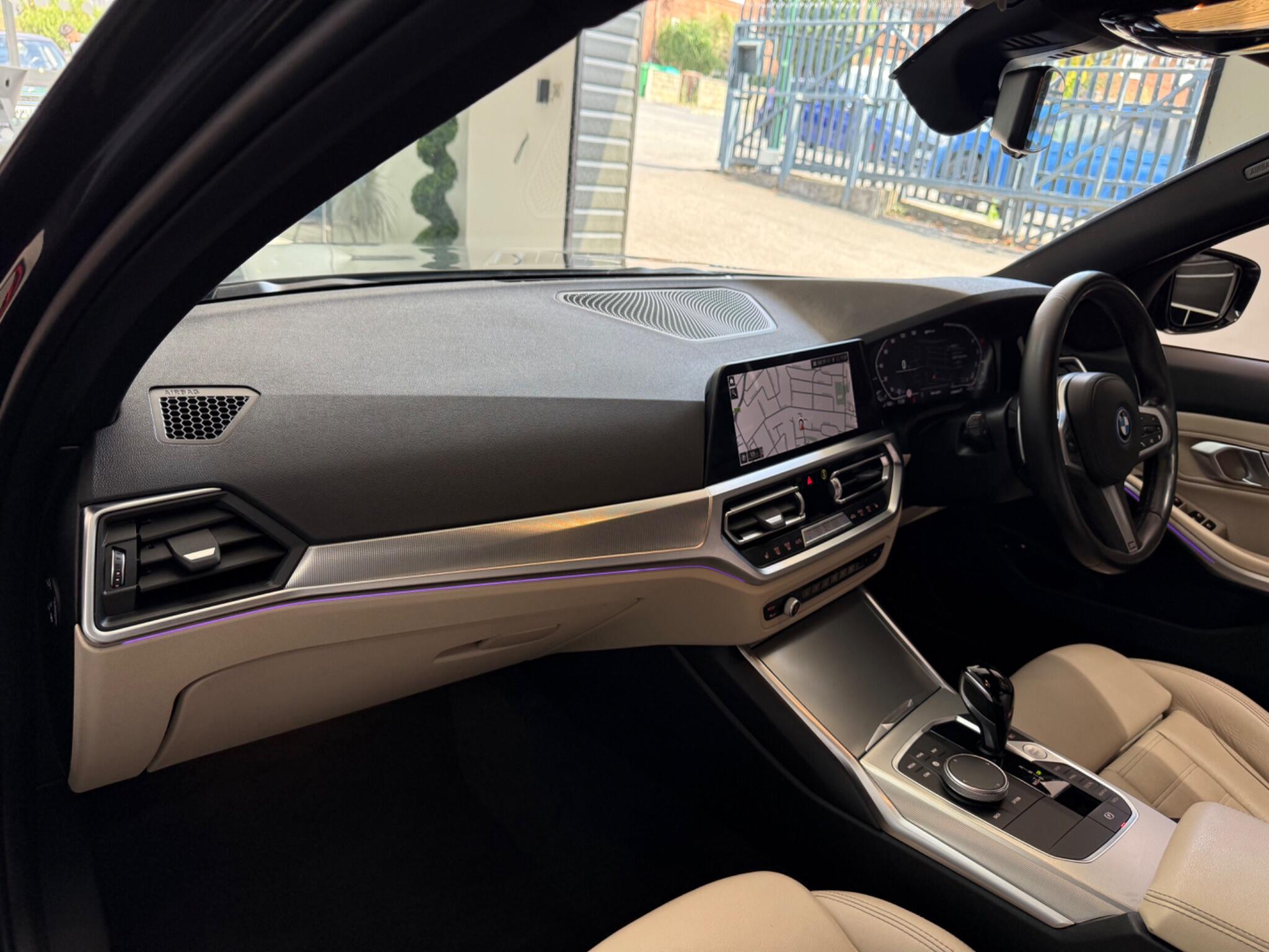 BMW 3 Series view 9