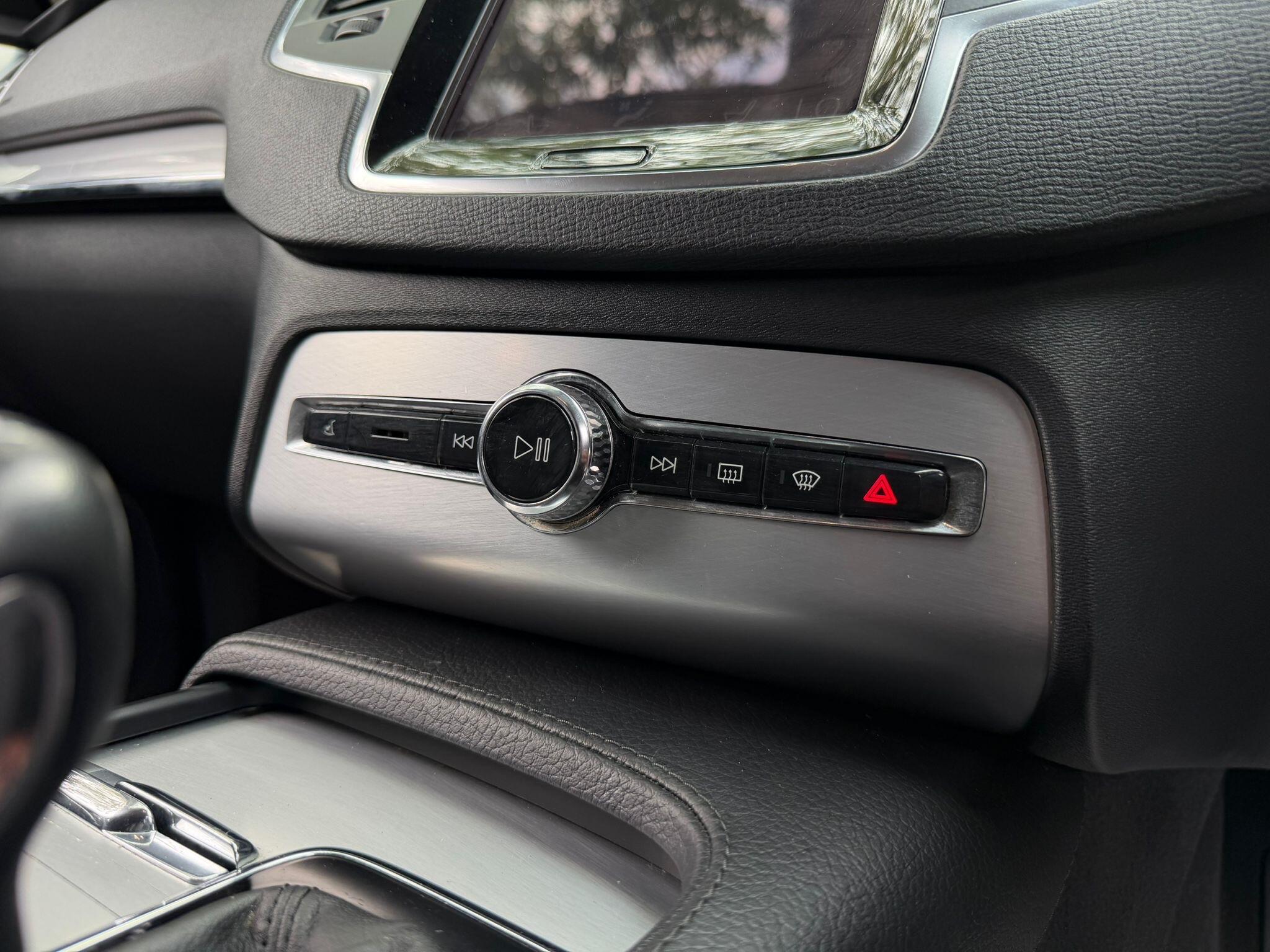 Volvo XC90 view 29